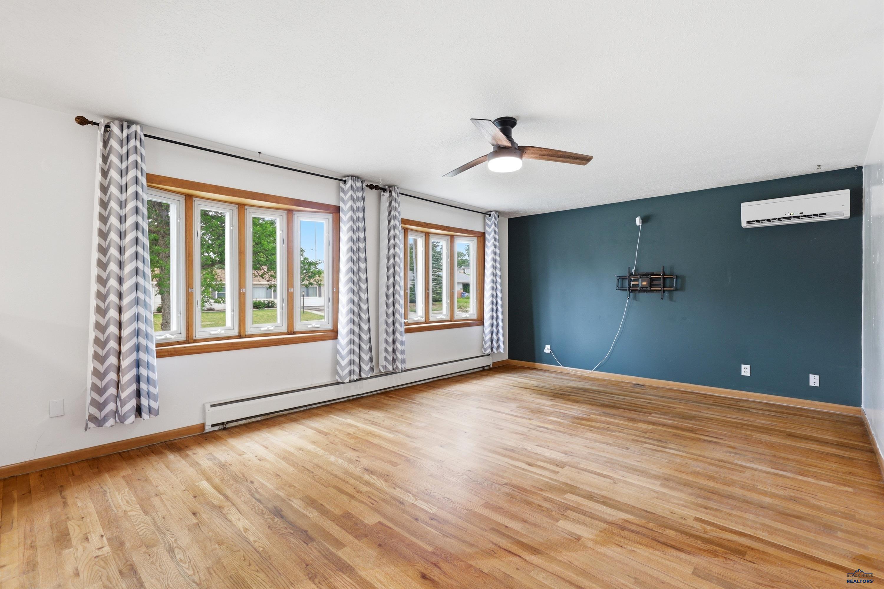 2806 MAPLE AVE