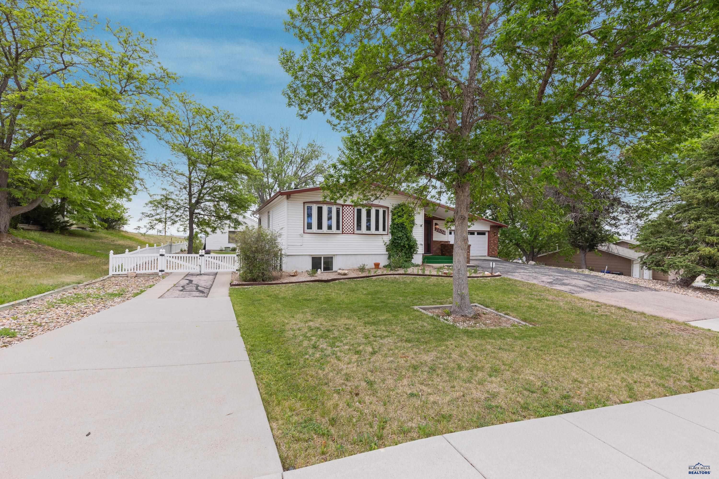 2806 MAPLE AVE