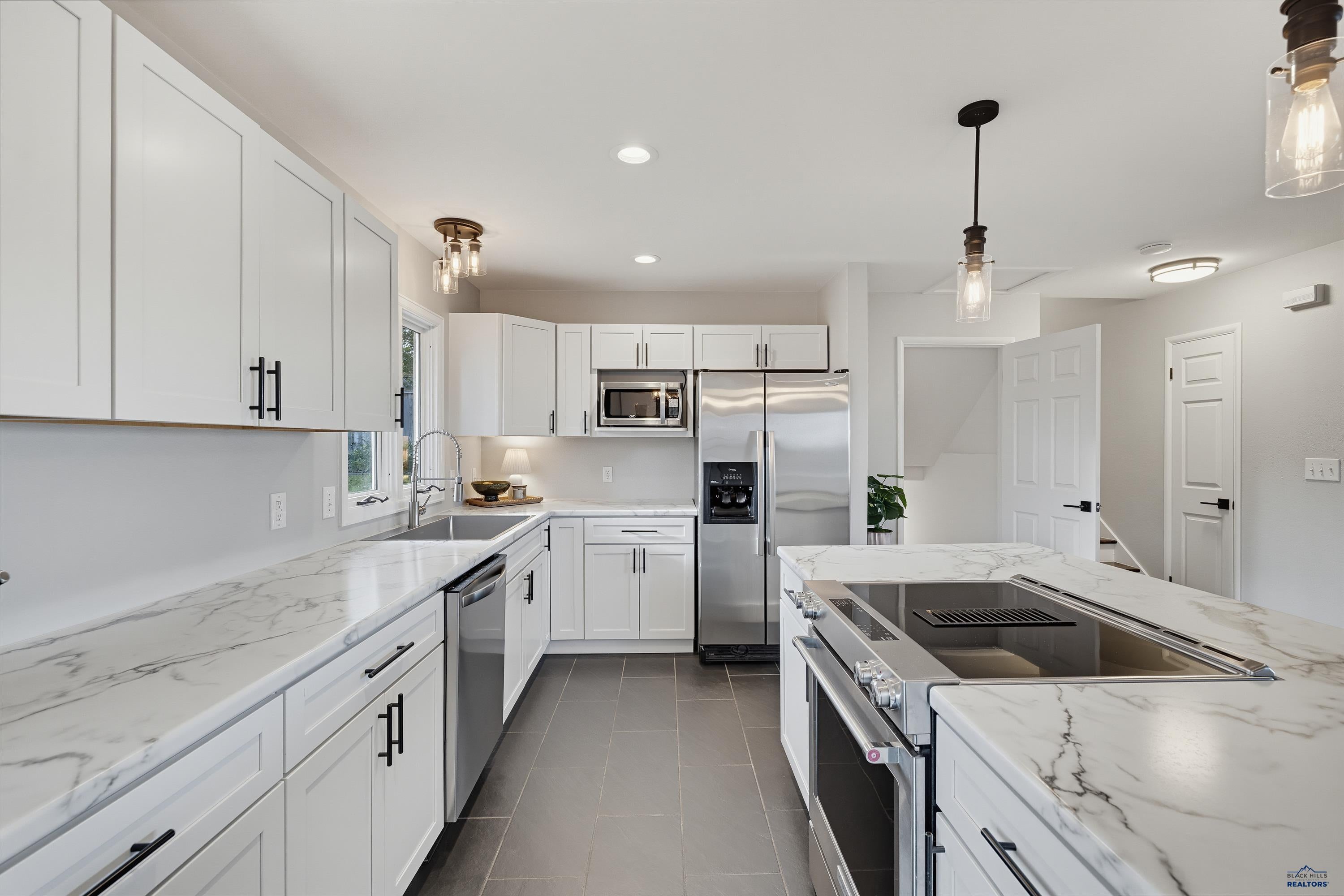 2232 ARROWHEAD DR