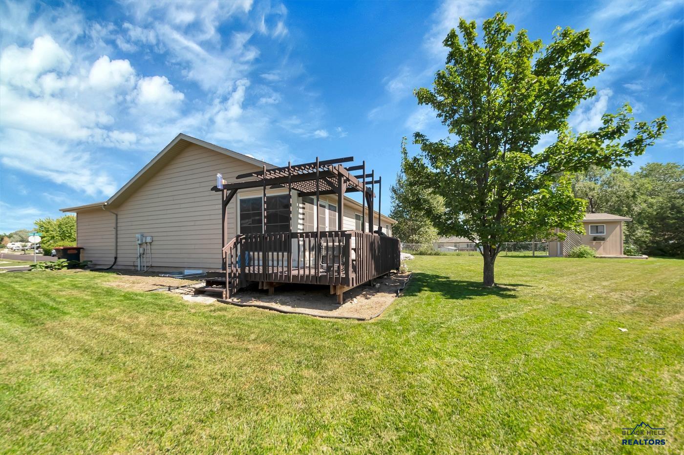 5256 BASSWOOD