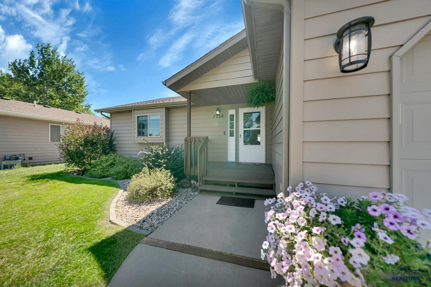 5256 BASSWOOD