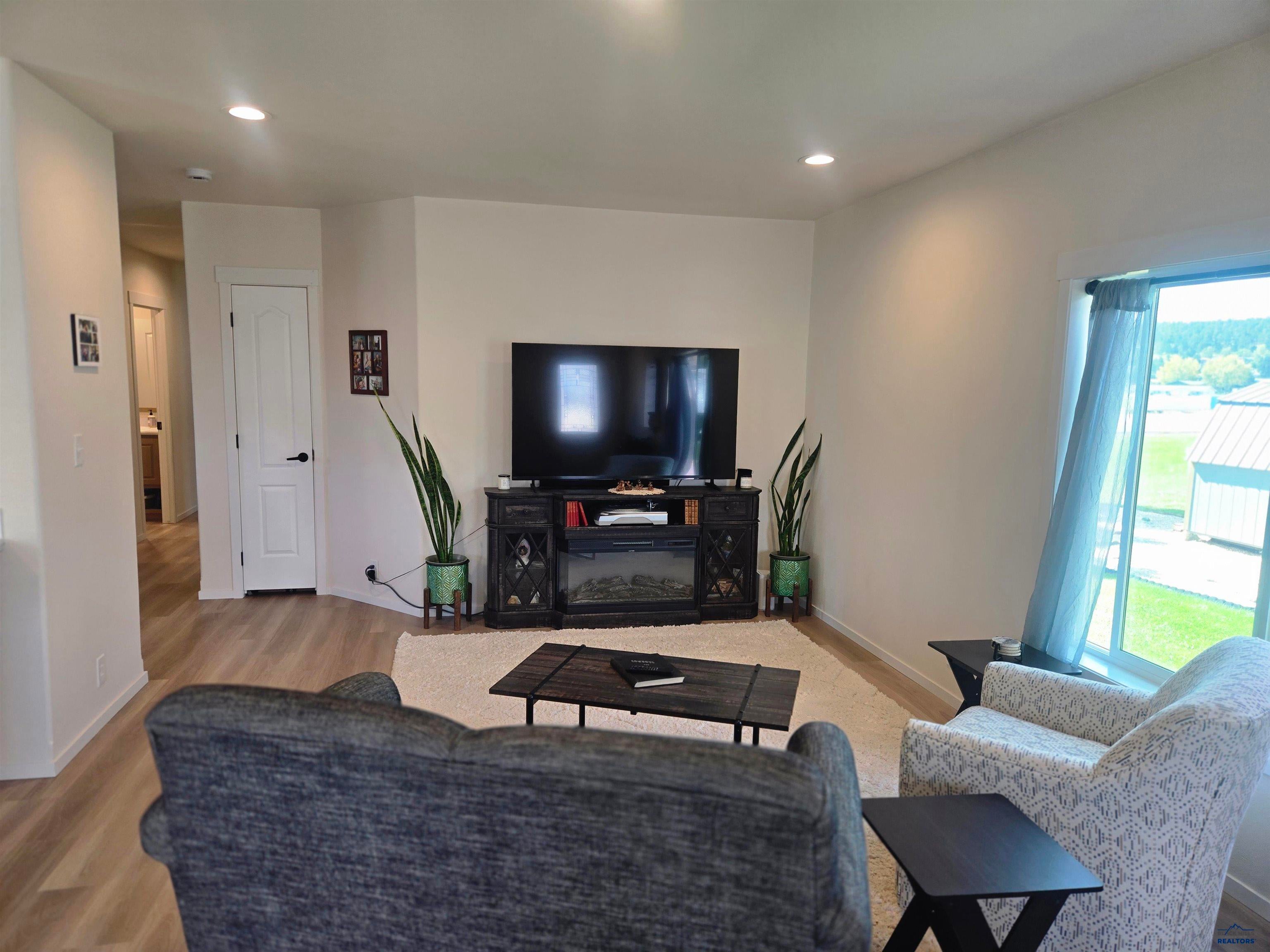 1718 WOOD LILY LN