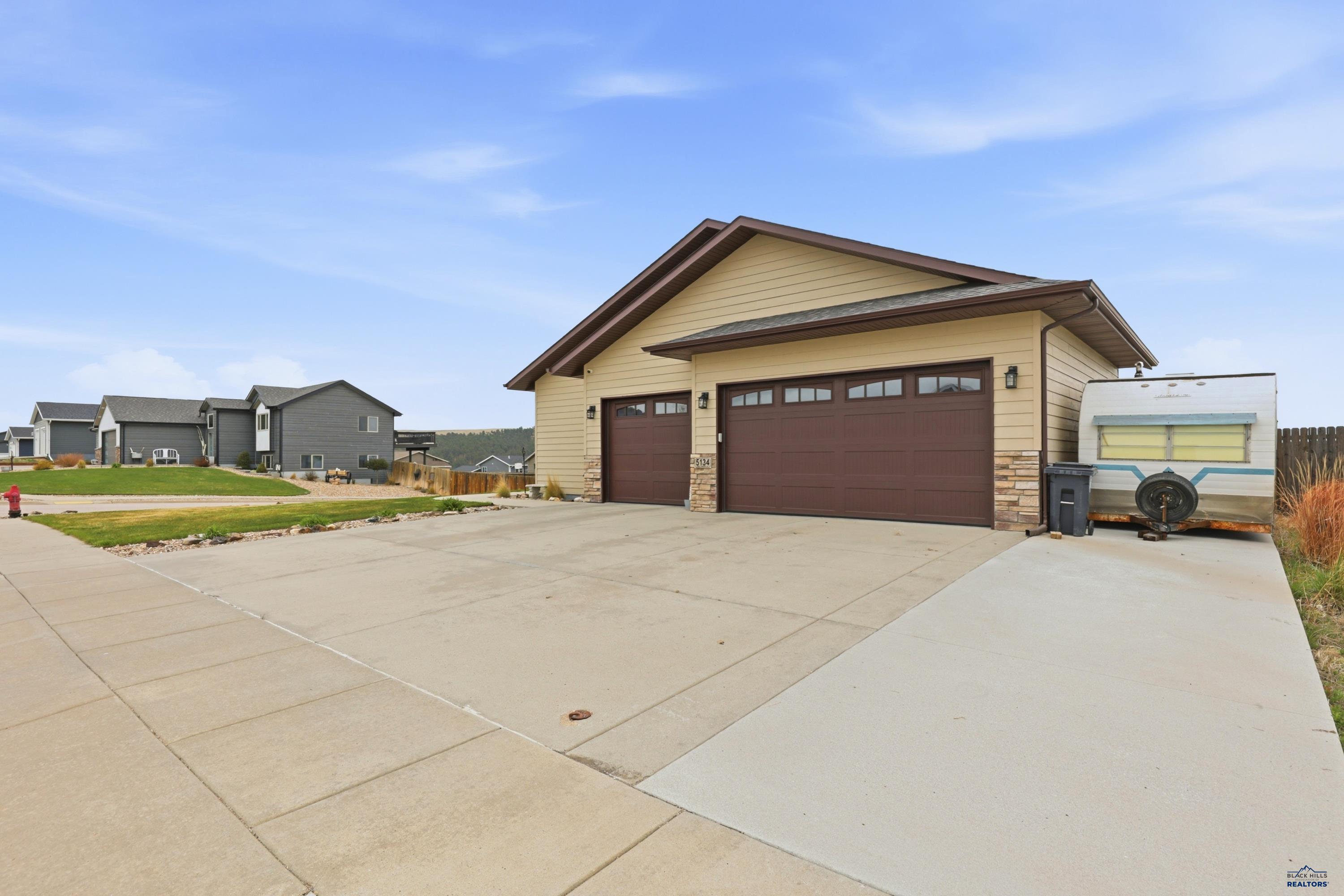 5134 MISTY WOODS LN