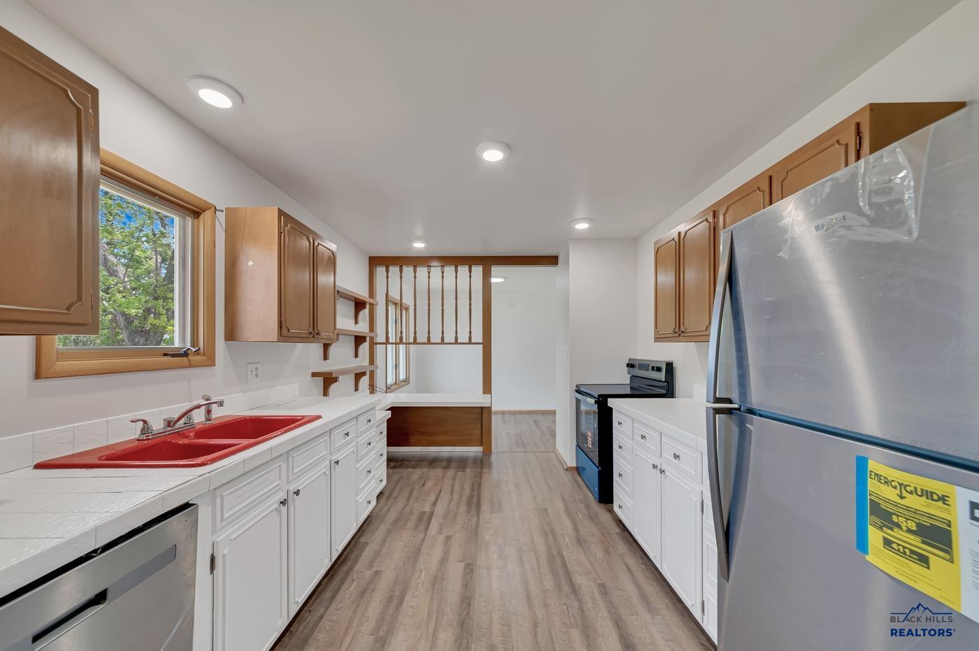 216 S BERRY PINE RD