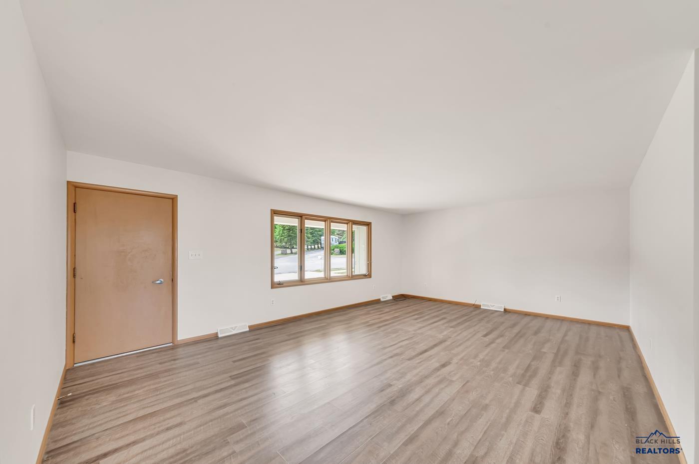 216 S BERRY PINE RD