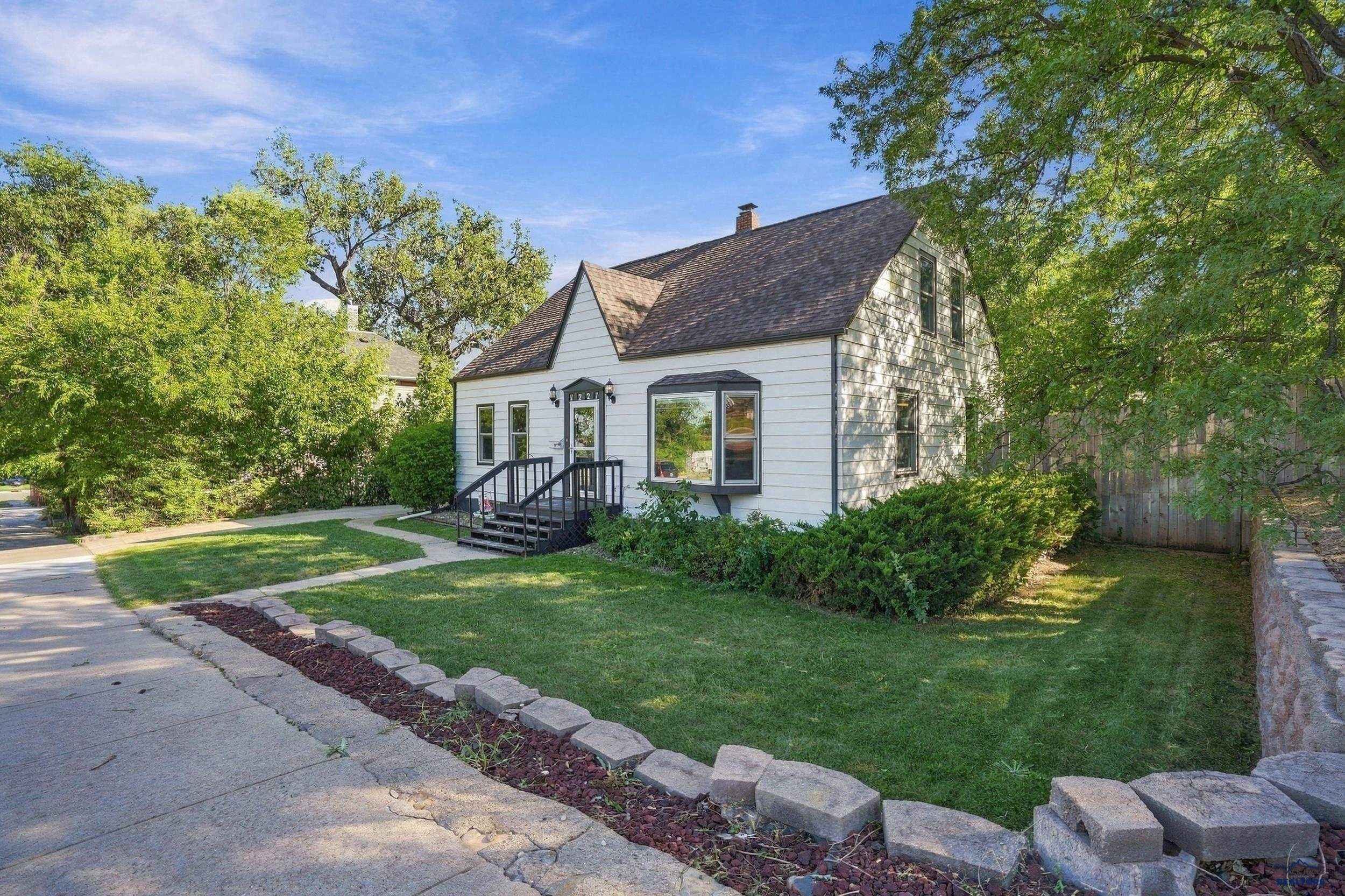 1221 QUINCY