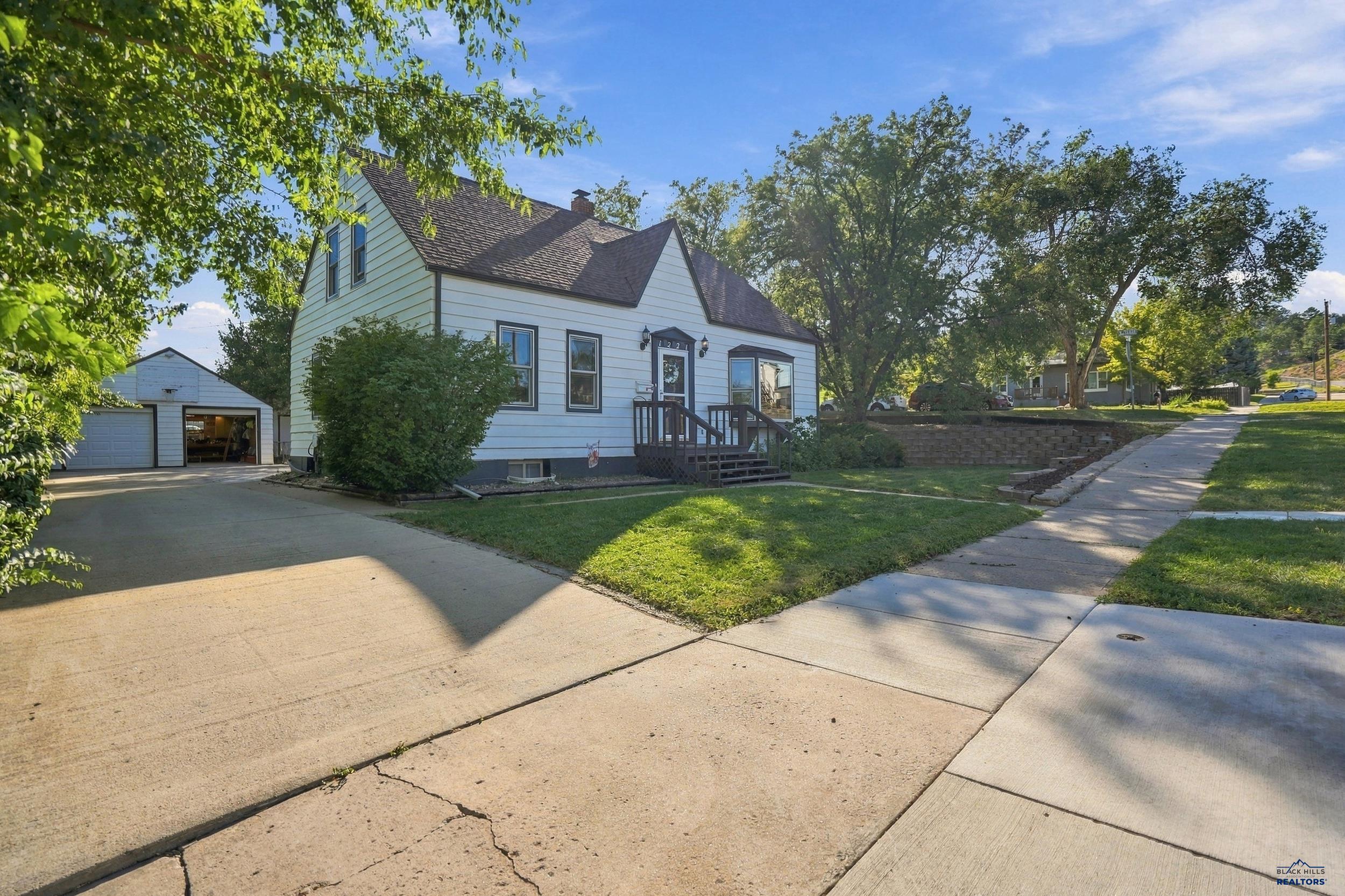 1221 QUINCY