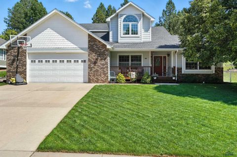 3046 PLAYER DR Rapid City SD 57702