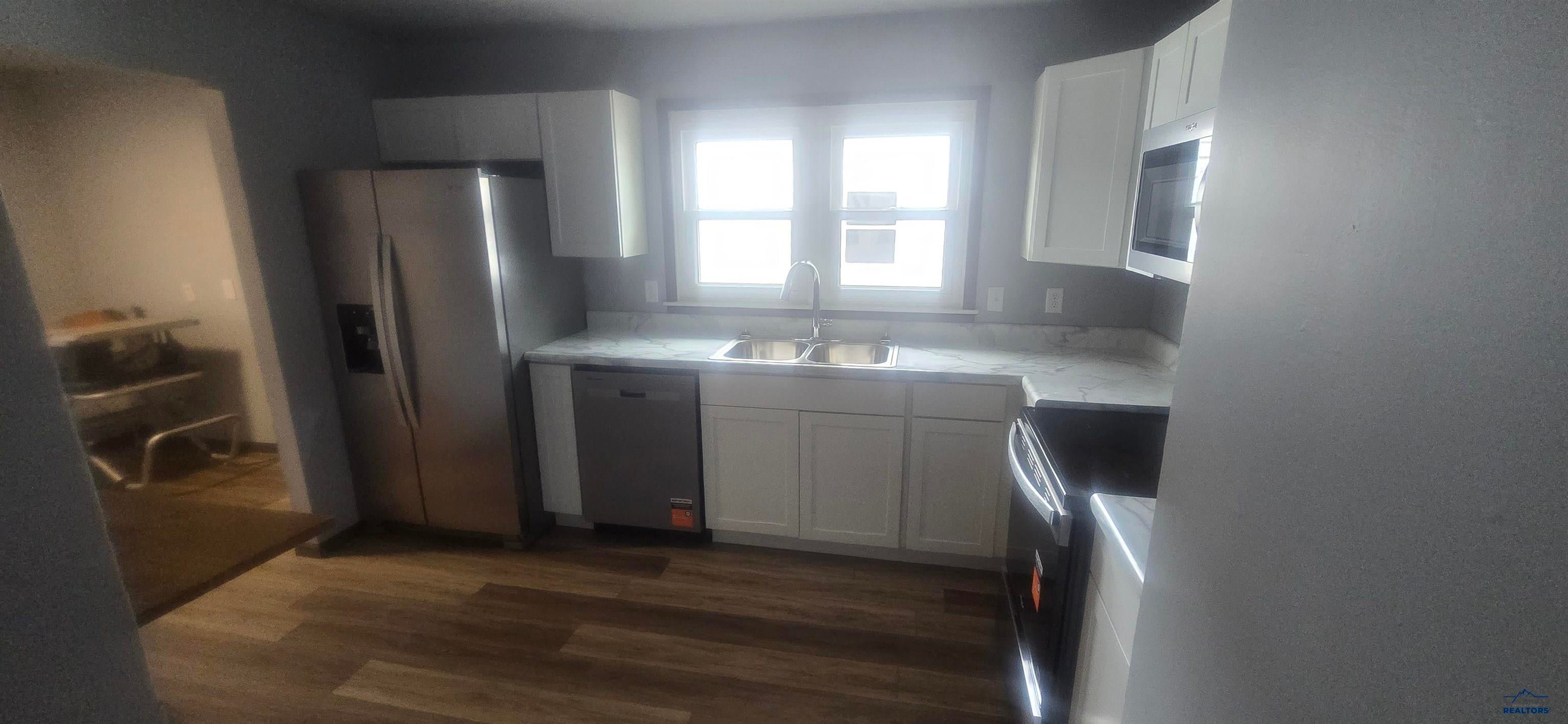 39 FAIRMONT BLVD