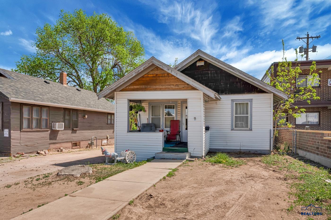 112 N MAPLE AVE