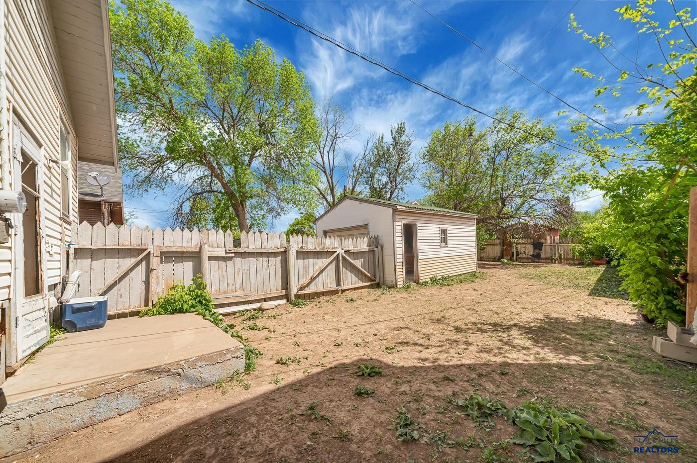 112 N MAPLE AVE