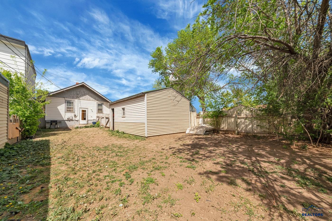 112 N MAPLE AVE