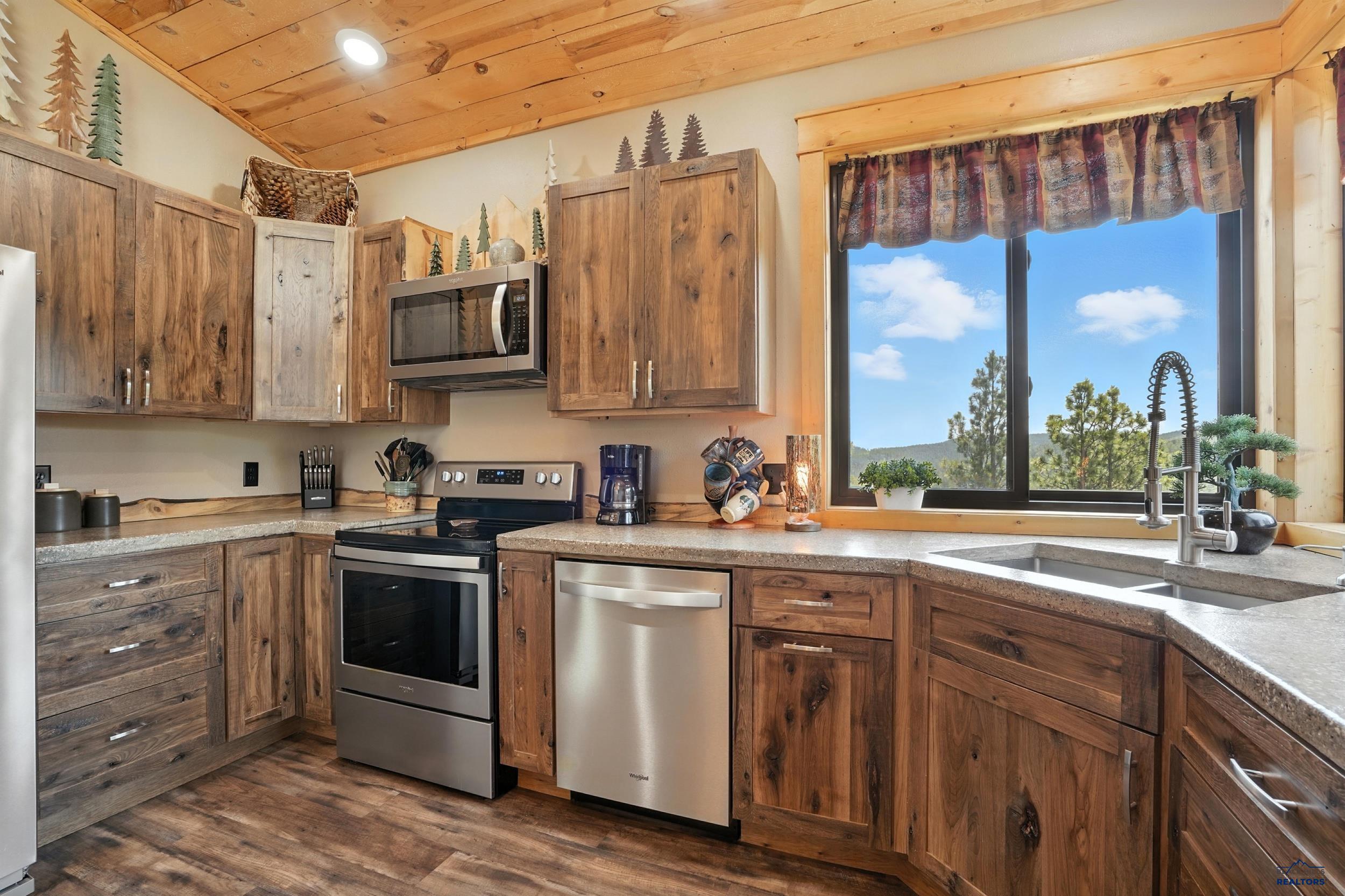 Lead, South Dakota, 57754, United States, 5 Bedrooms Bedrooms, ,4 BathroomsBathrooms,Residential,Active,2028779