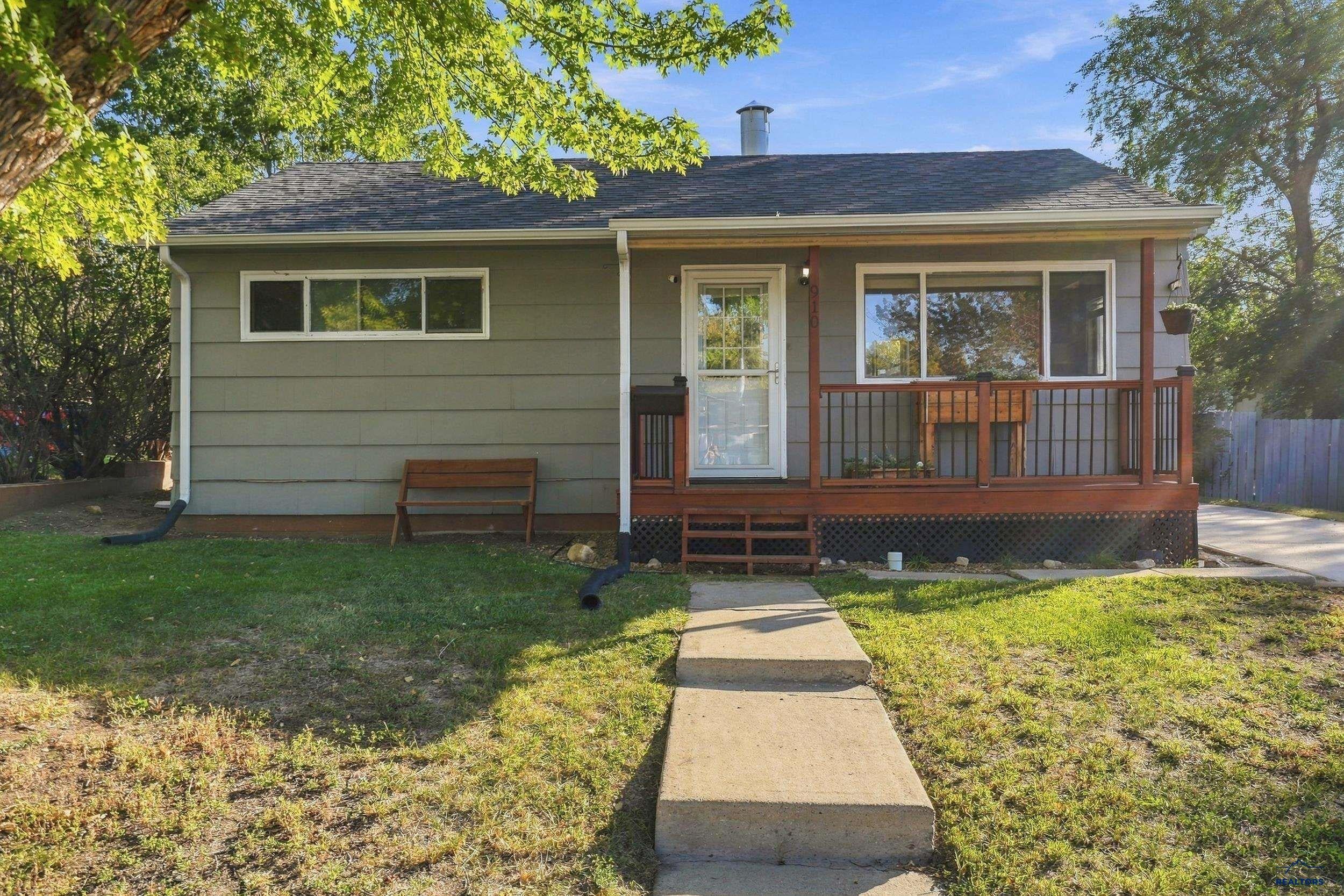 910 ALLEN AVE