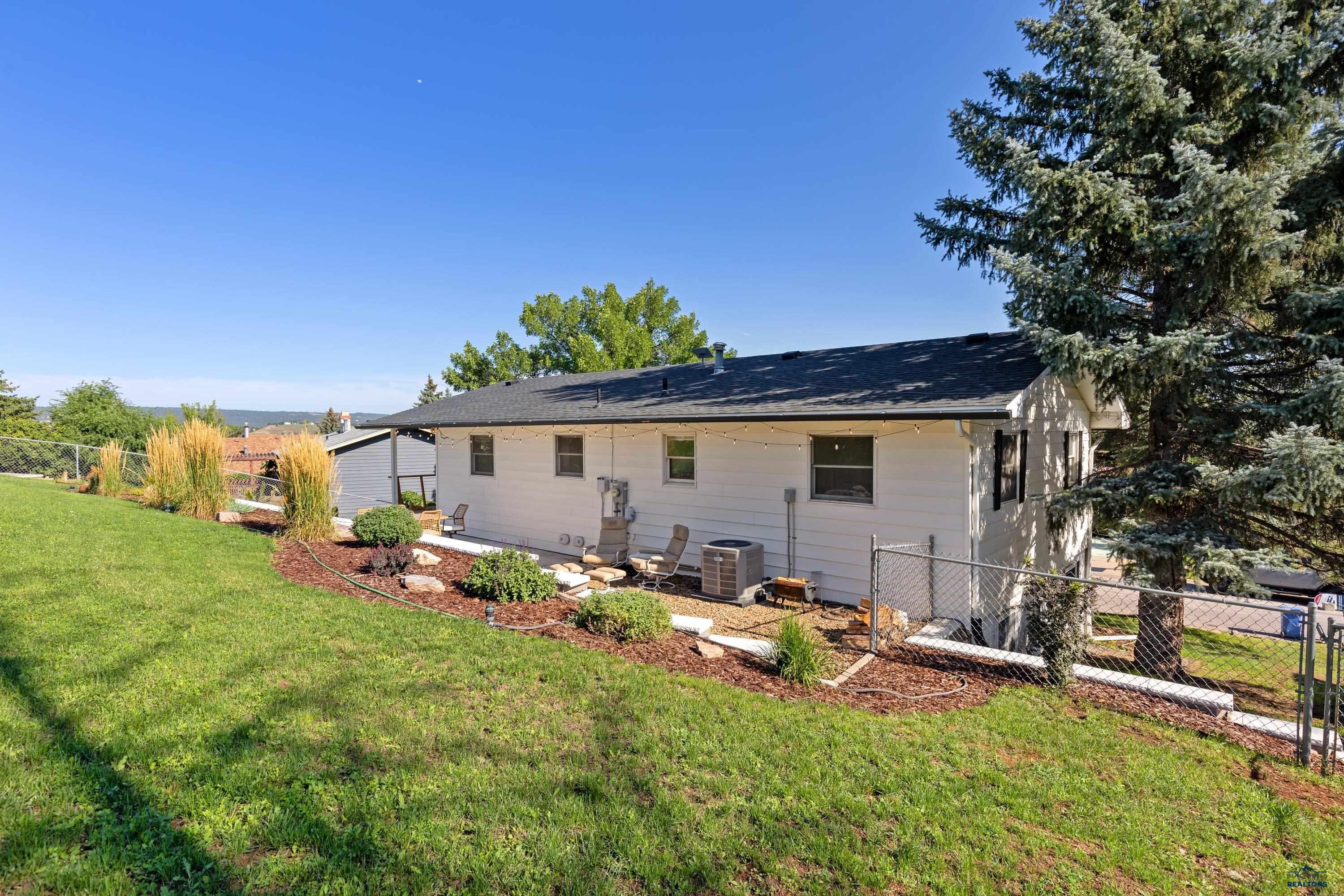 2423 CAMERON DR