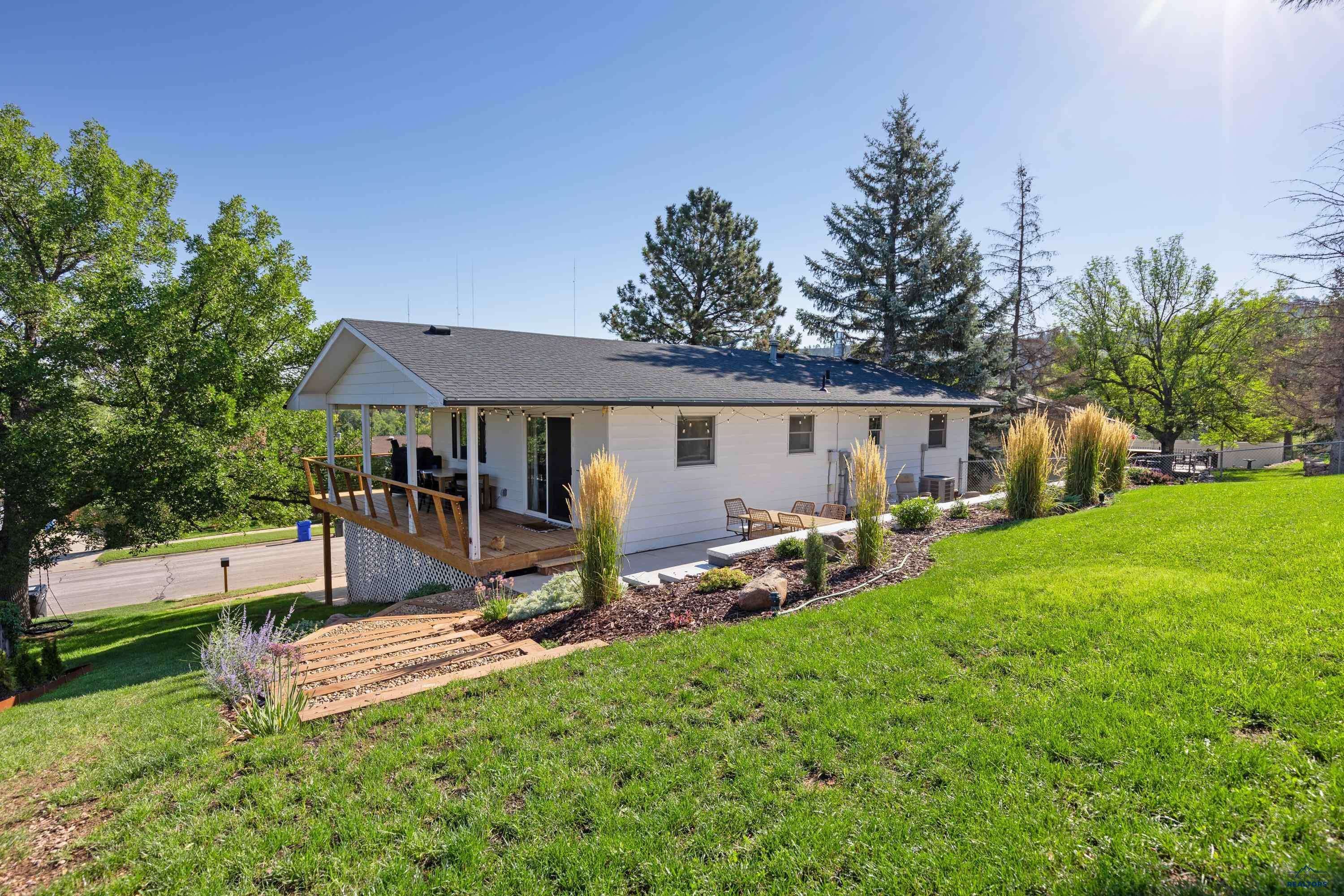 2423 CAMERON DR