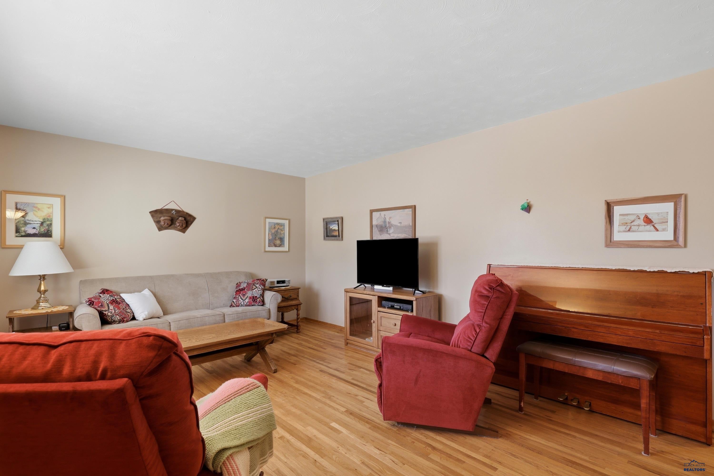 615 BEL AIRE DR