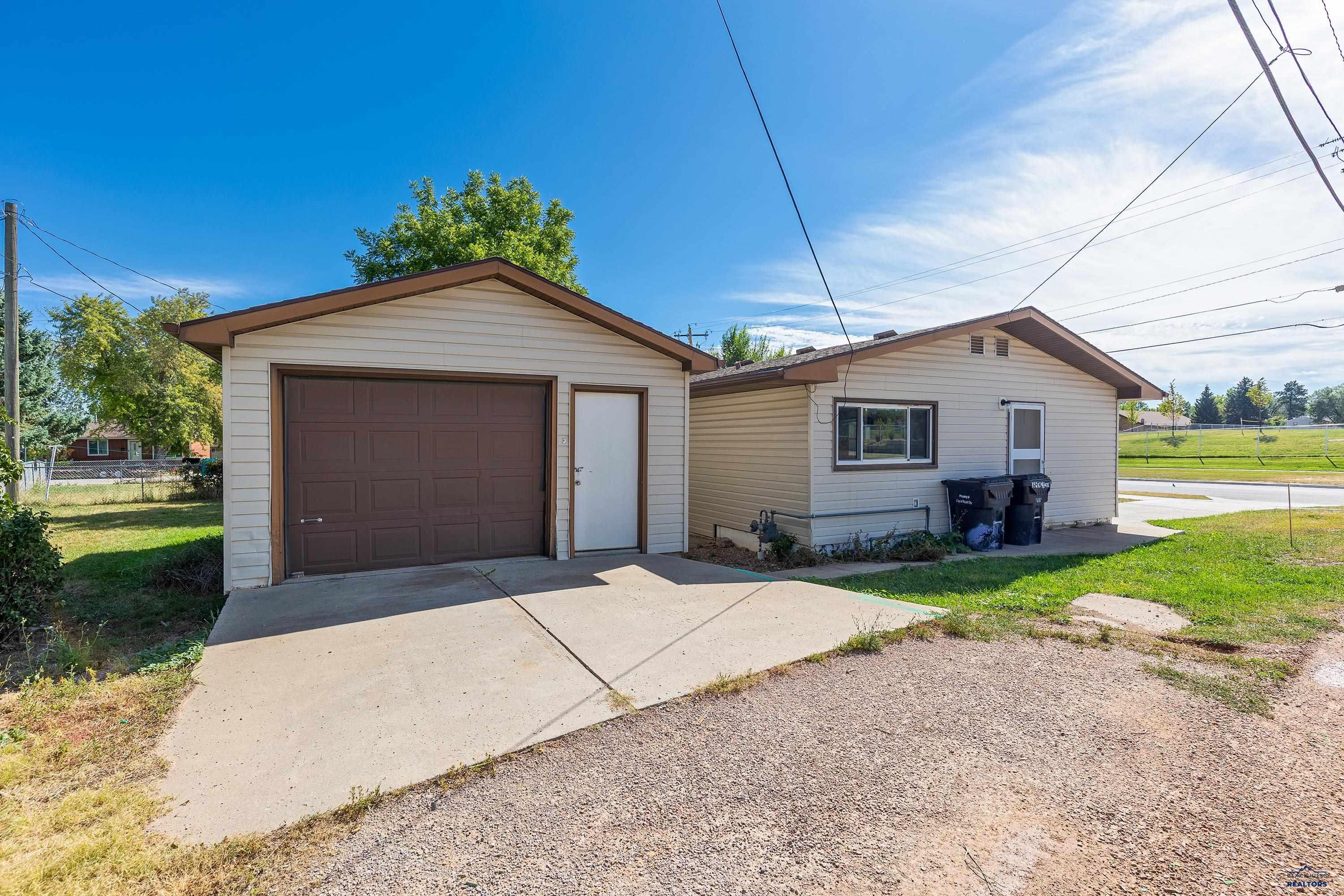 132 E MEADE