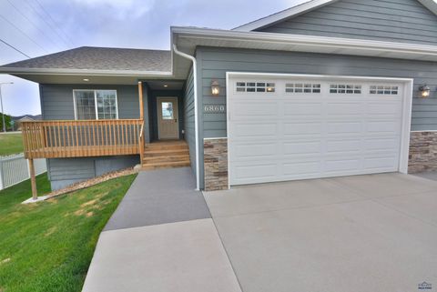 6860 CAMBRIDGE CT Summerset SD 57718