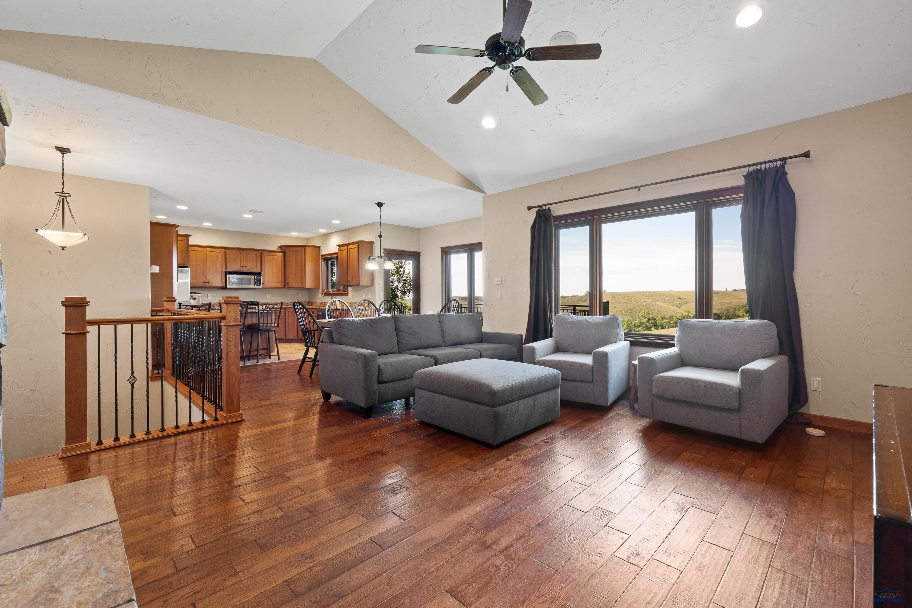1121 REGENCY CT