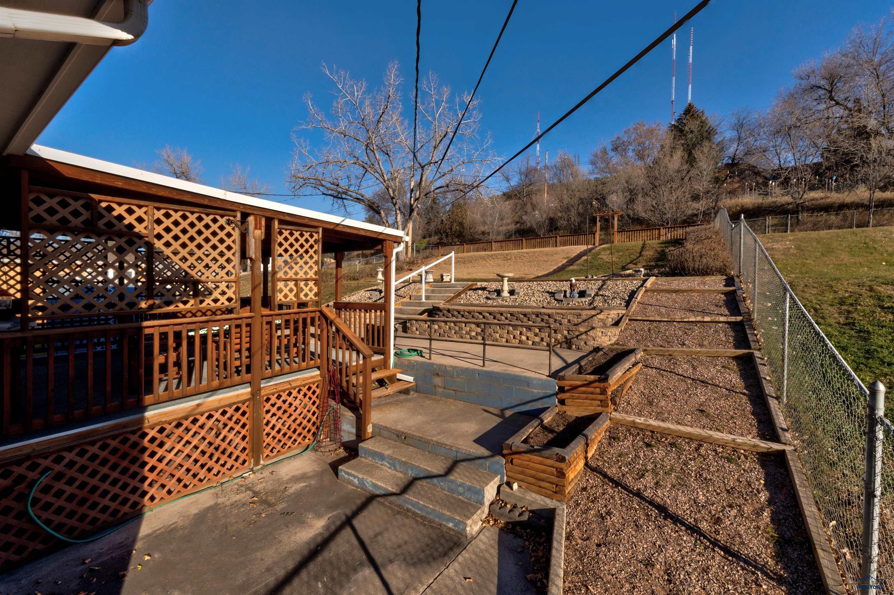 1738 MOUNTAIN VIEW DR