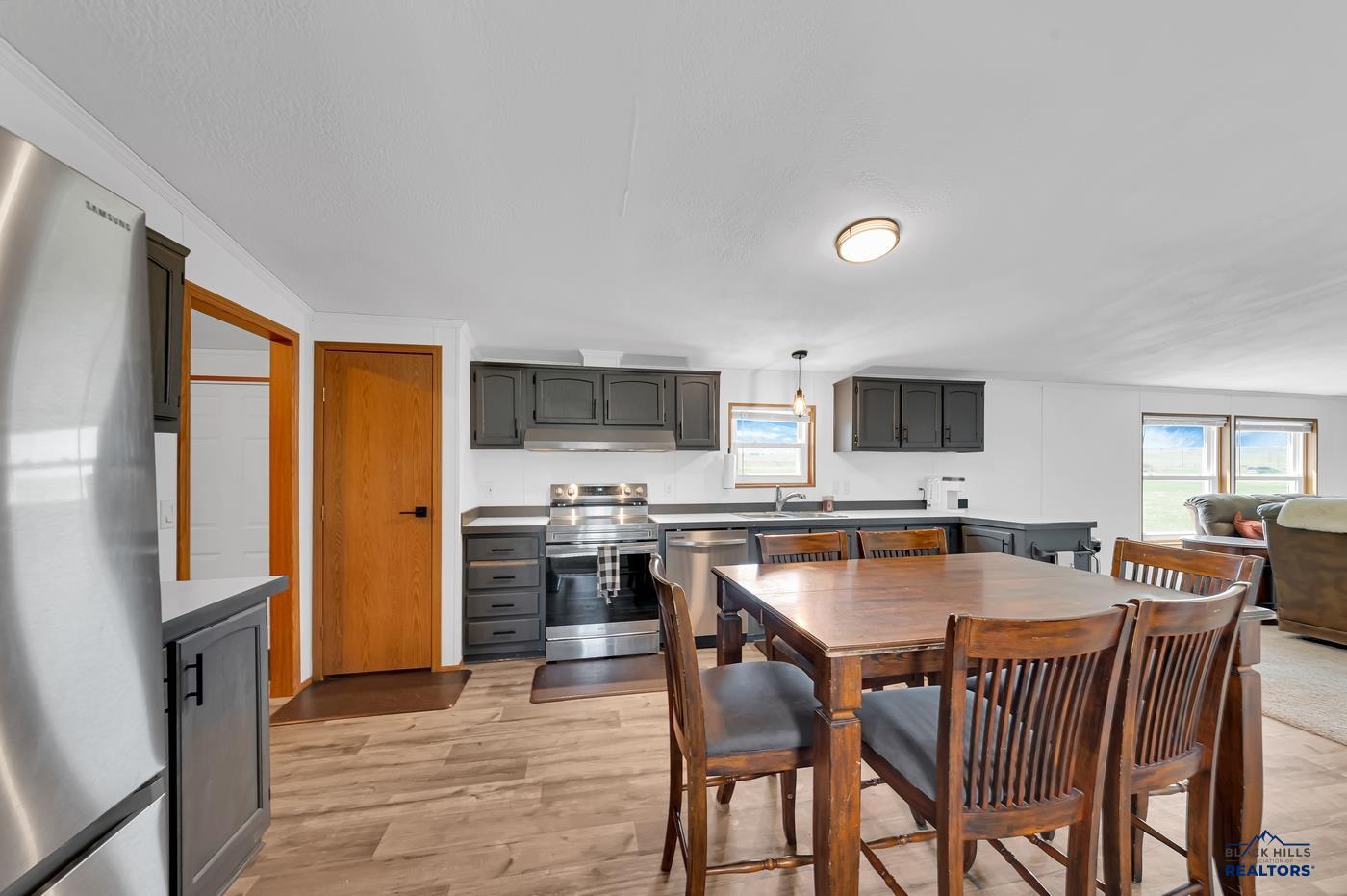 13232 HILLSVIEW DR
