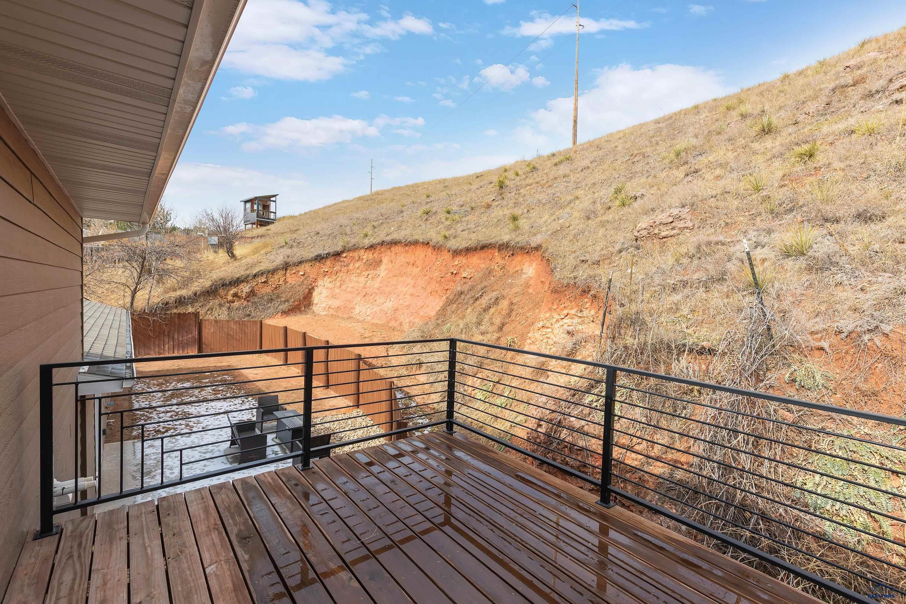 4950 WHISPERING PINES DR