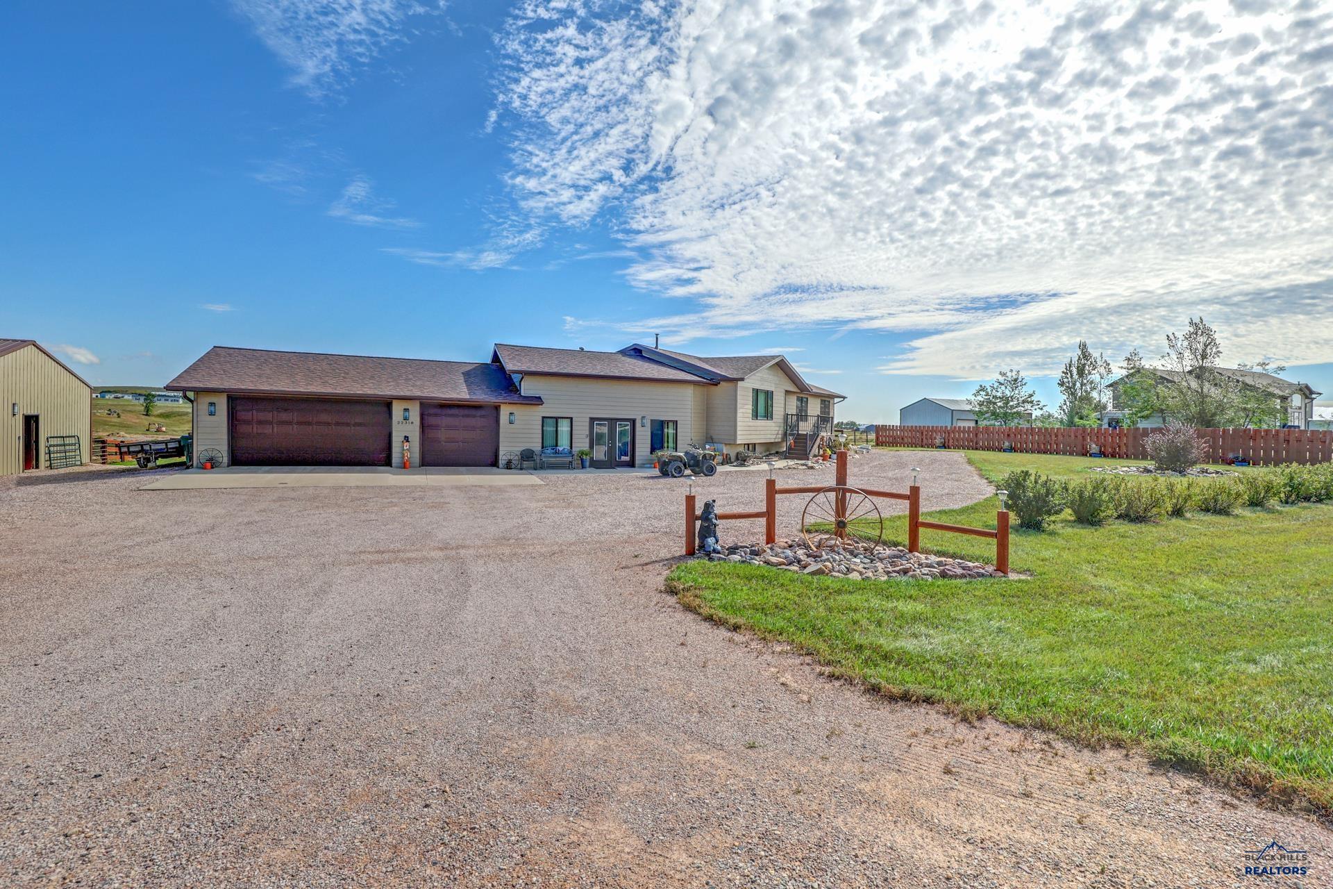 22318 LUCKY LN