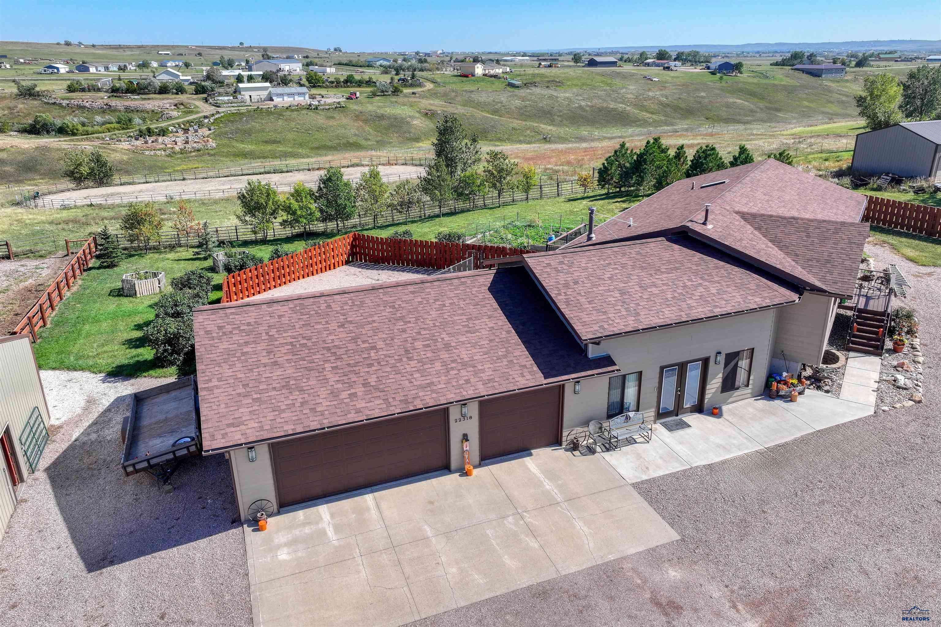 22318 LUCKY LN