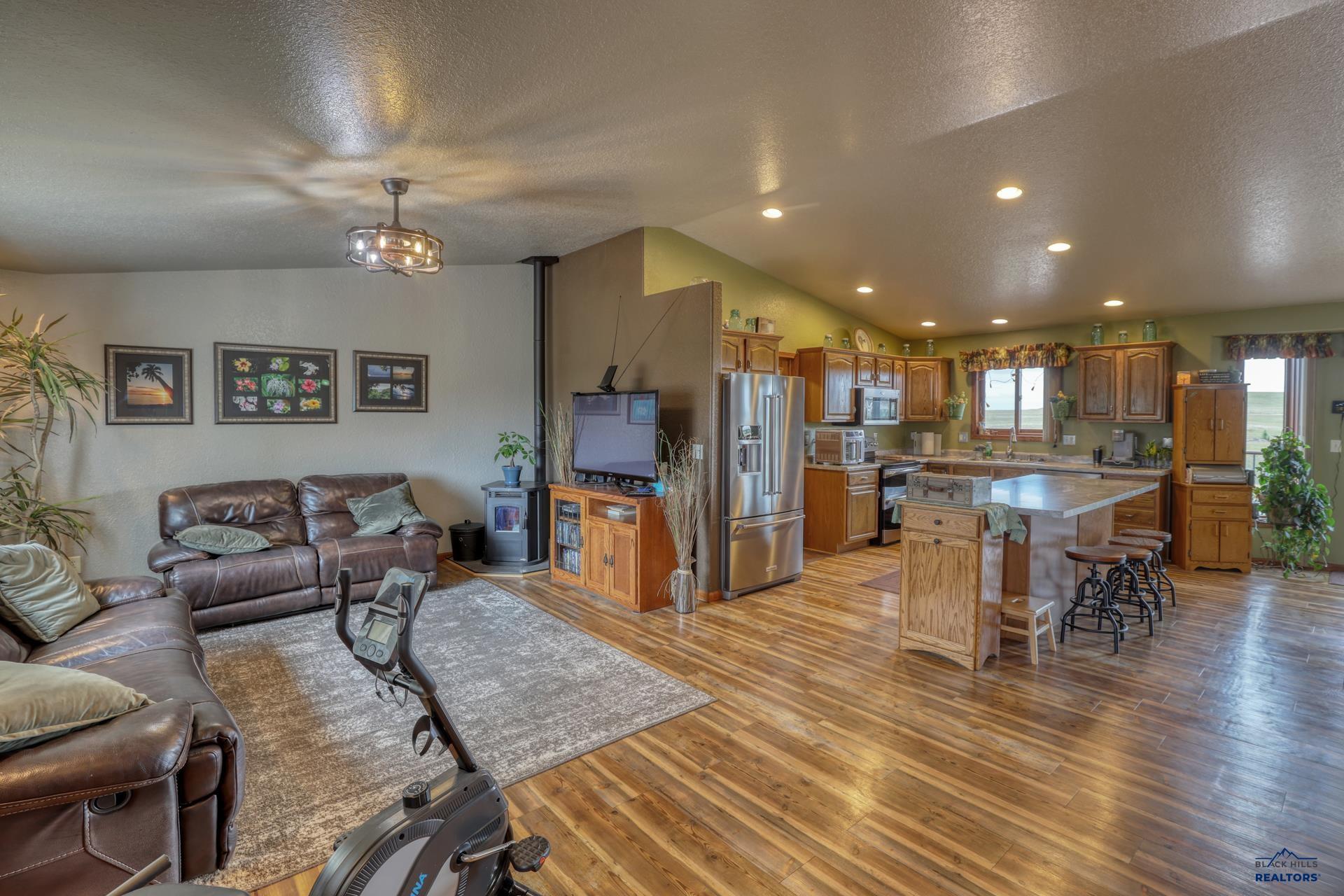 22318 LUCKY LN