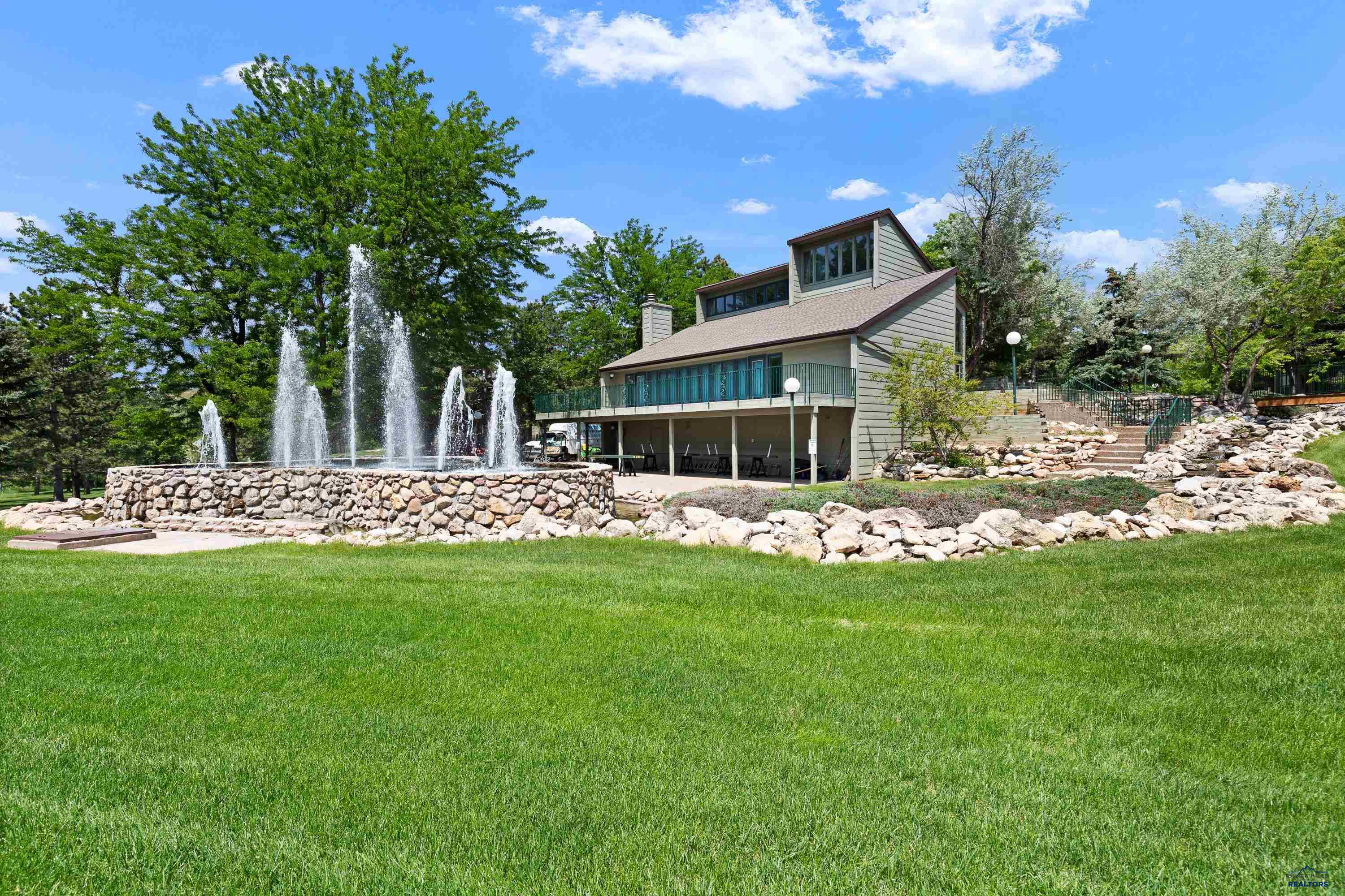 4031 FAIRWAY HILLS DR