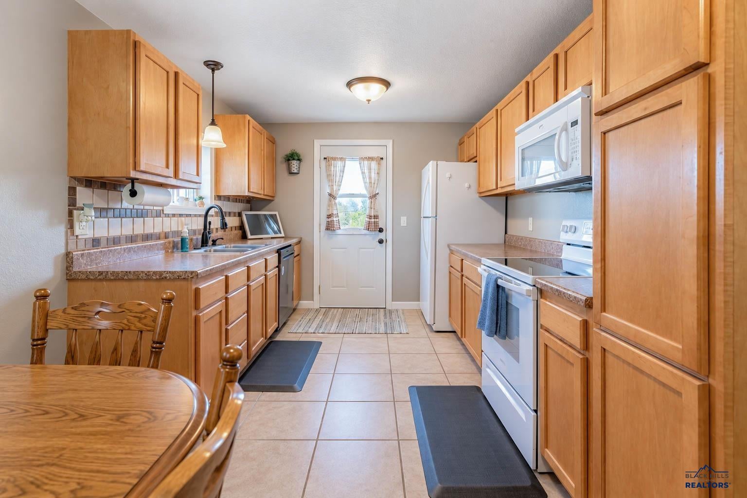 3360 COLVIN