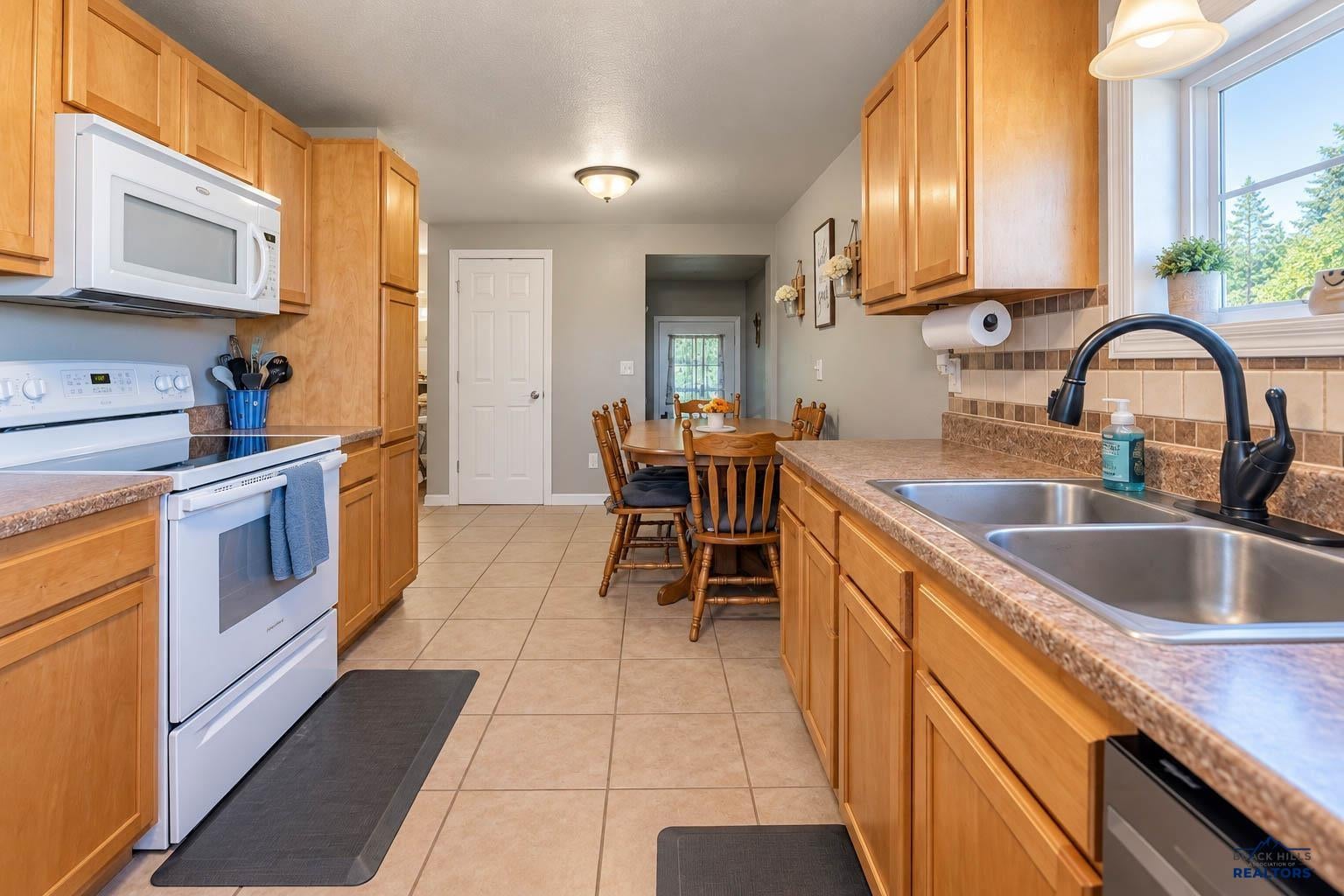 3360 COLVIN