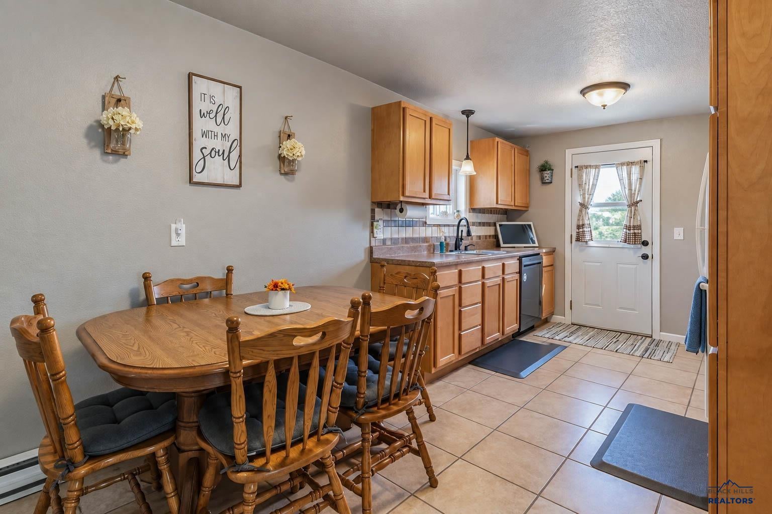 3360 COLVIN