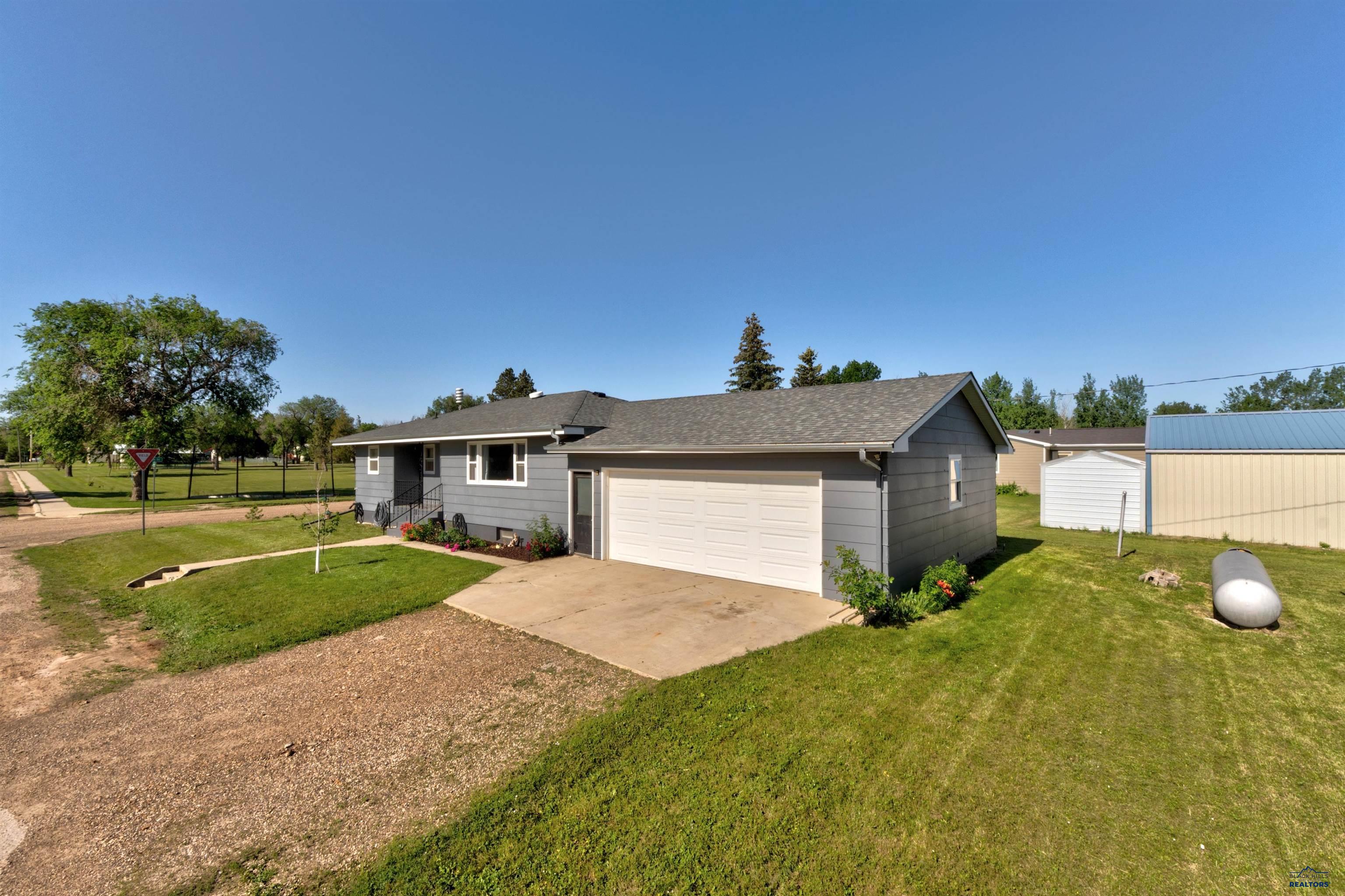 Newell, South Dakota 57760, United States, 4 Bedrooms Bedrooms, ,2 BathroomsBathrooms,Residential,Active,158151