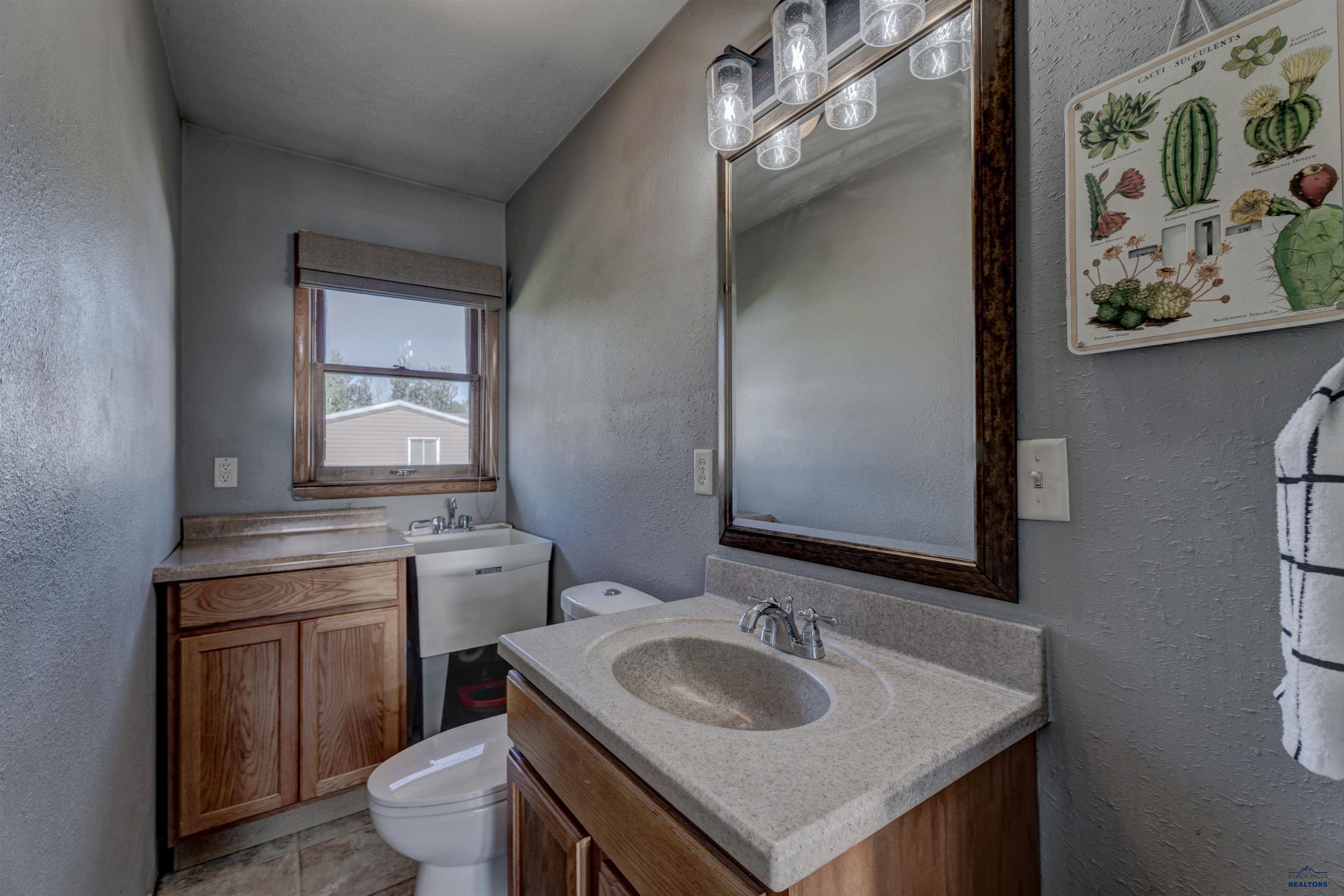 Newell, South Dakota 57760, United States, 4 Bedrooms Bedrooms, ,2 BathroomsBathrooms,Residential,Active,158151