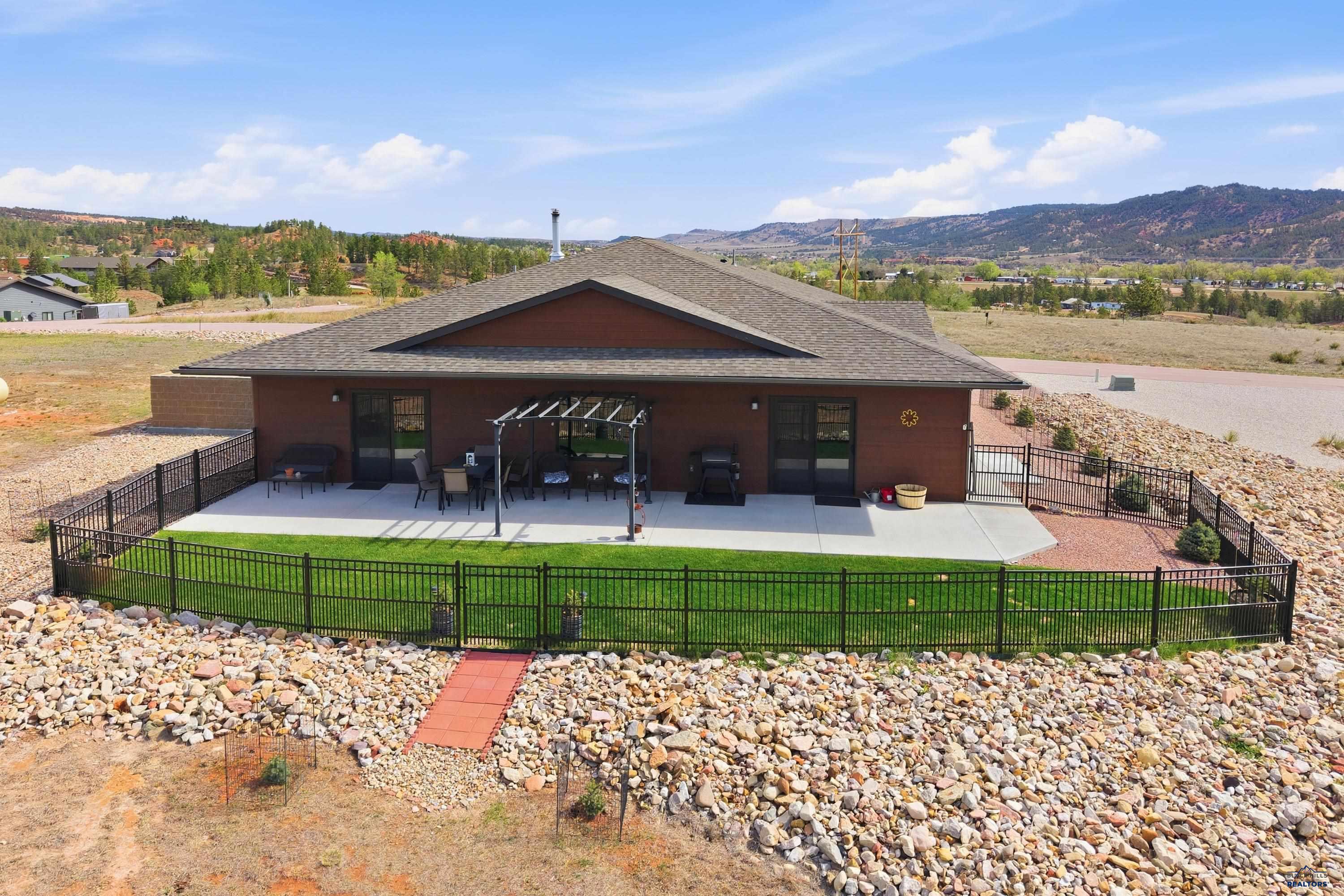 318 FALCON DR