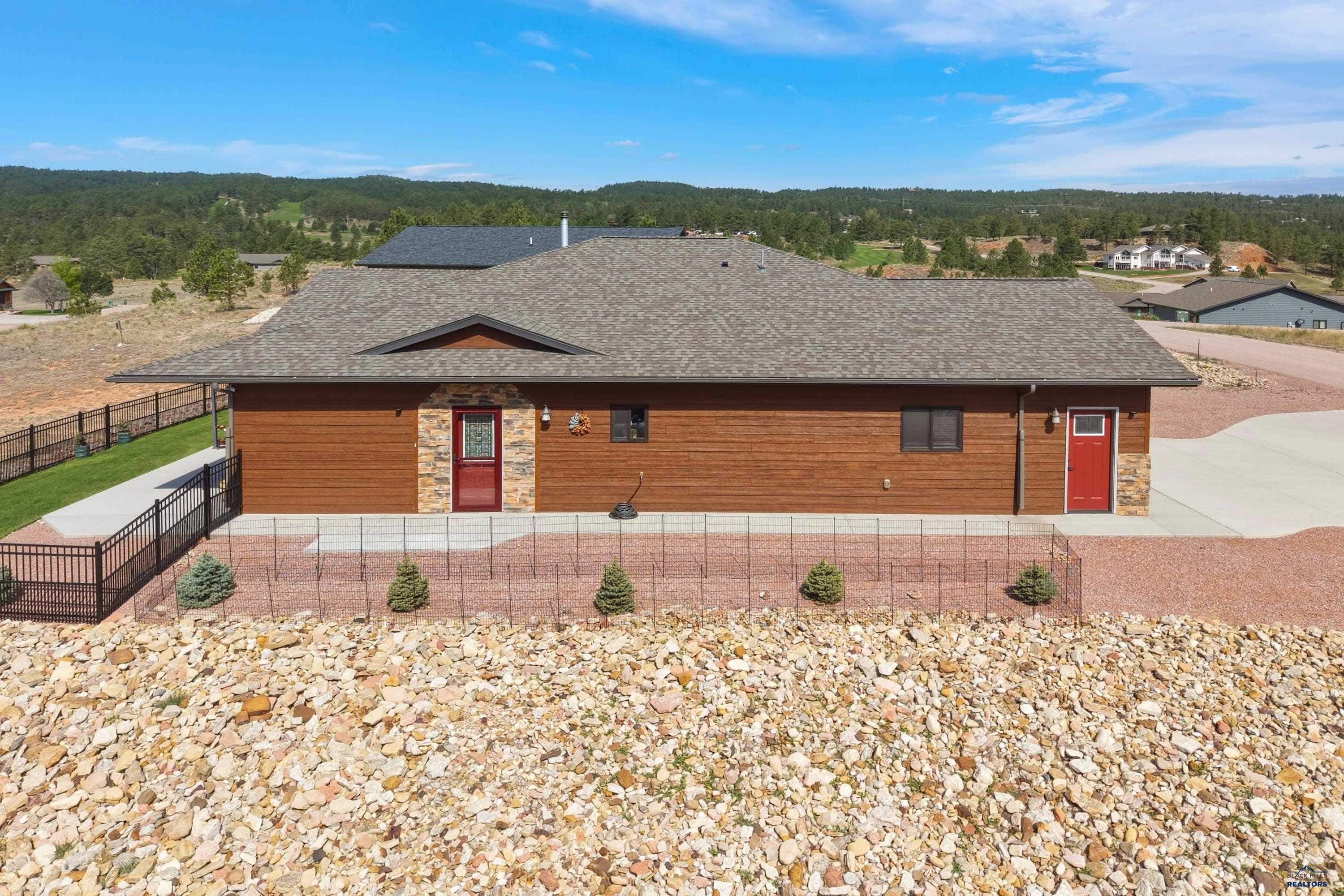318 FALCON DR