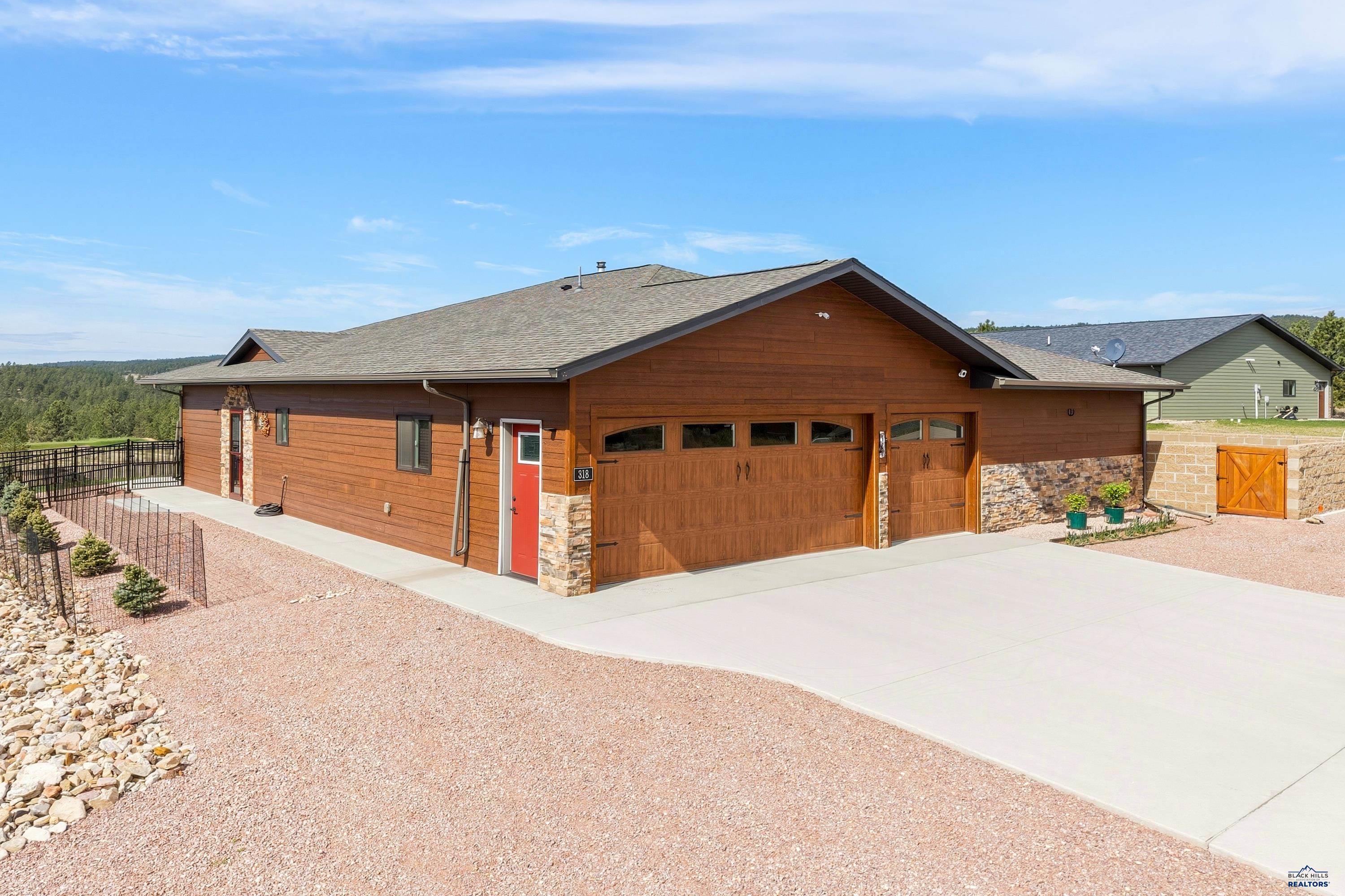318 FALCON DR