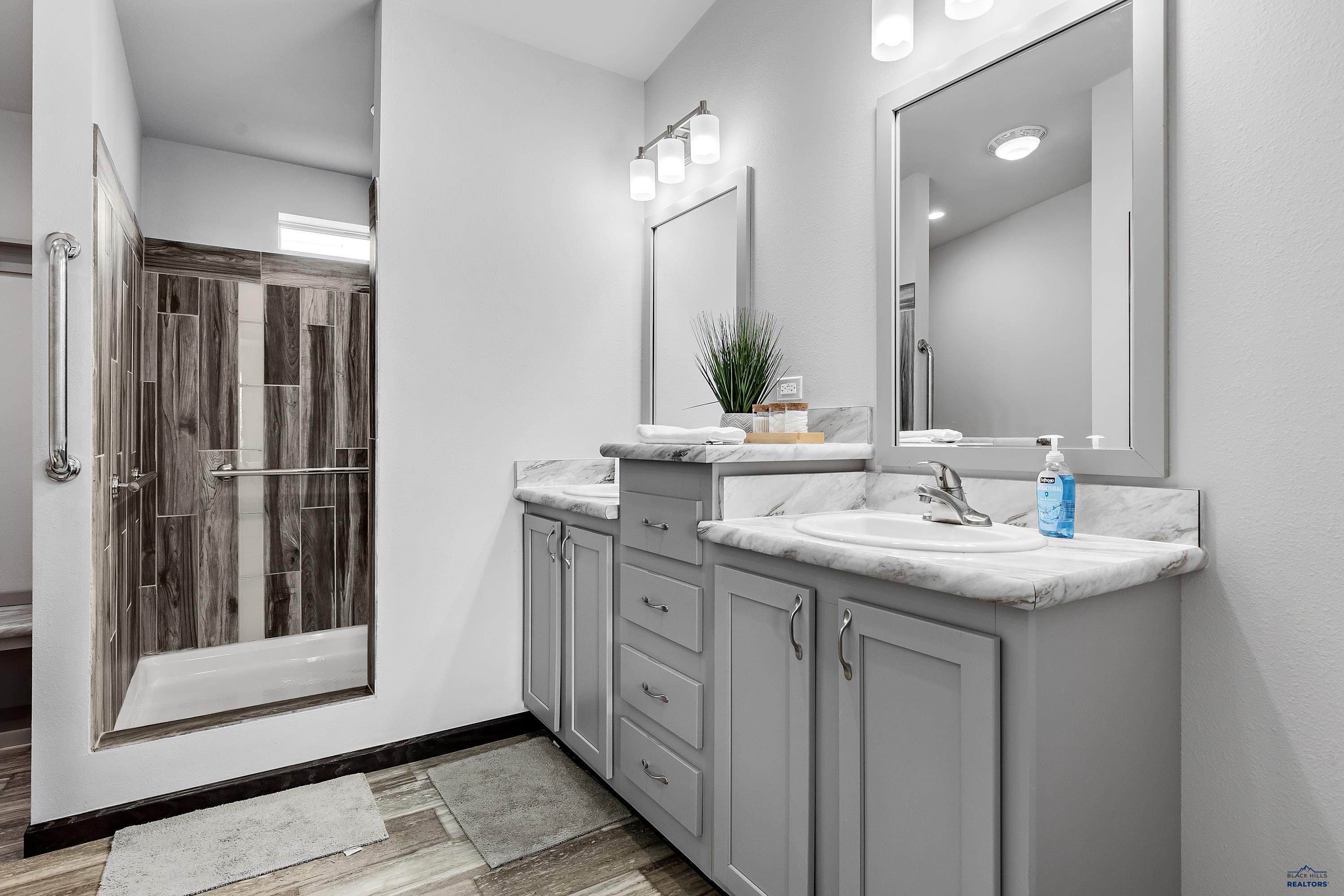 1717.14 E PHILADELPHIA