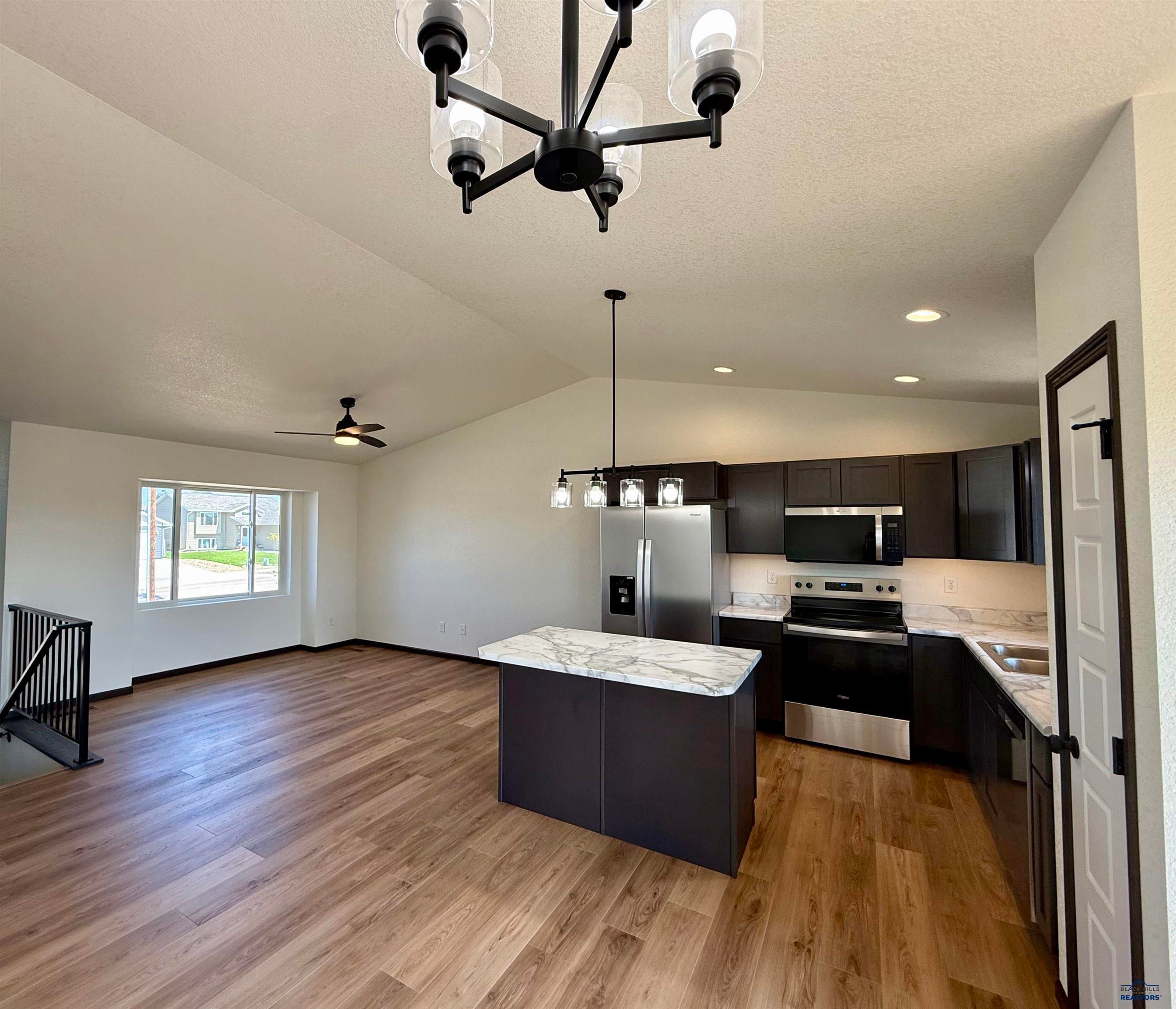 445 YELNER DR