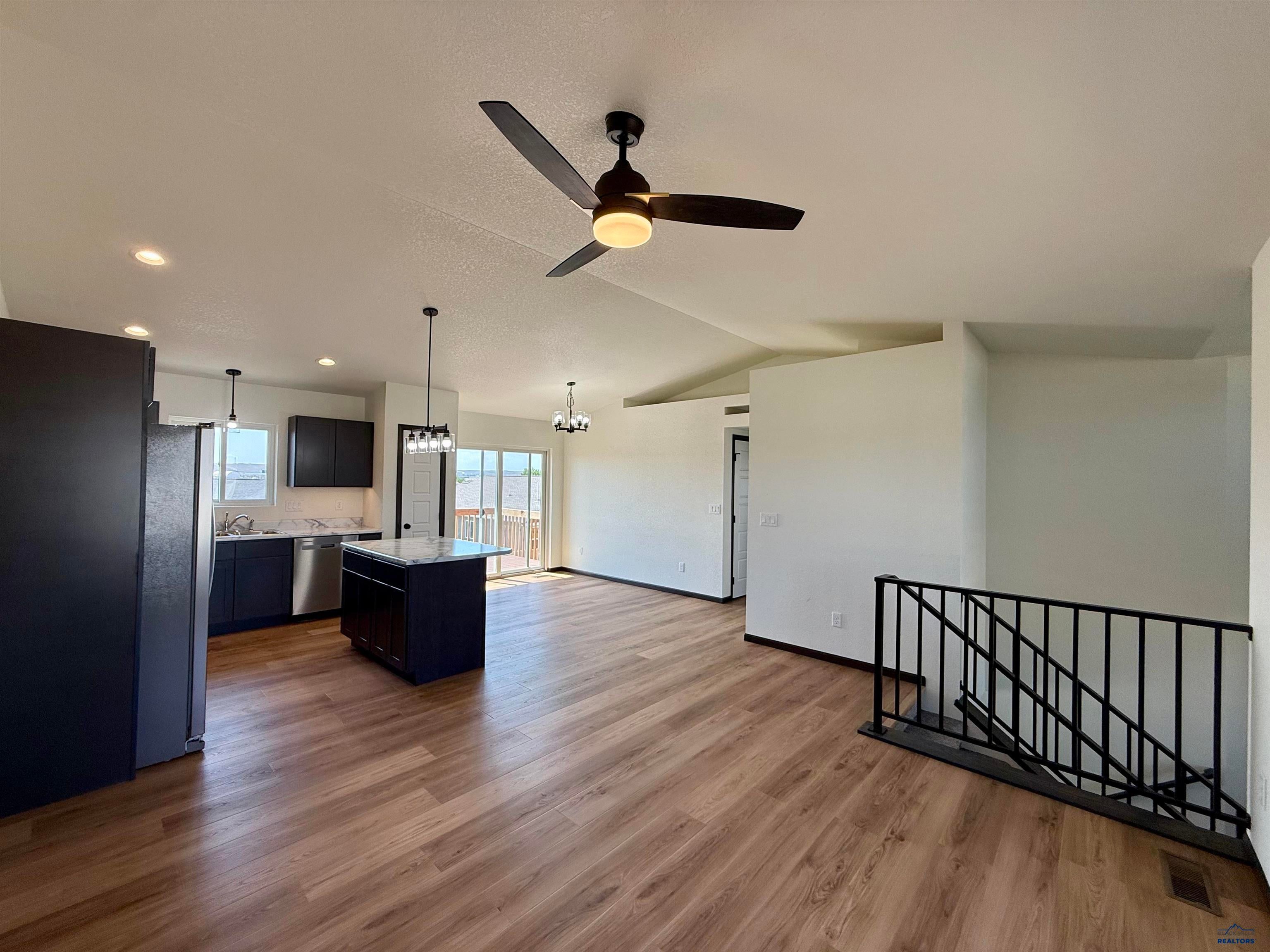 445 YELNER DR