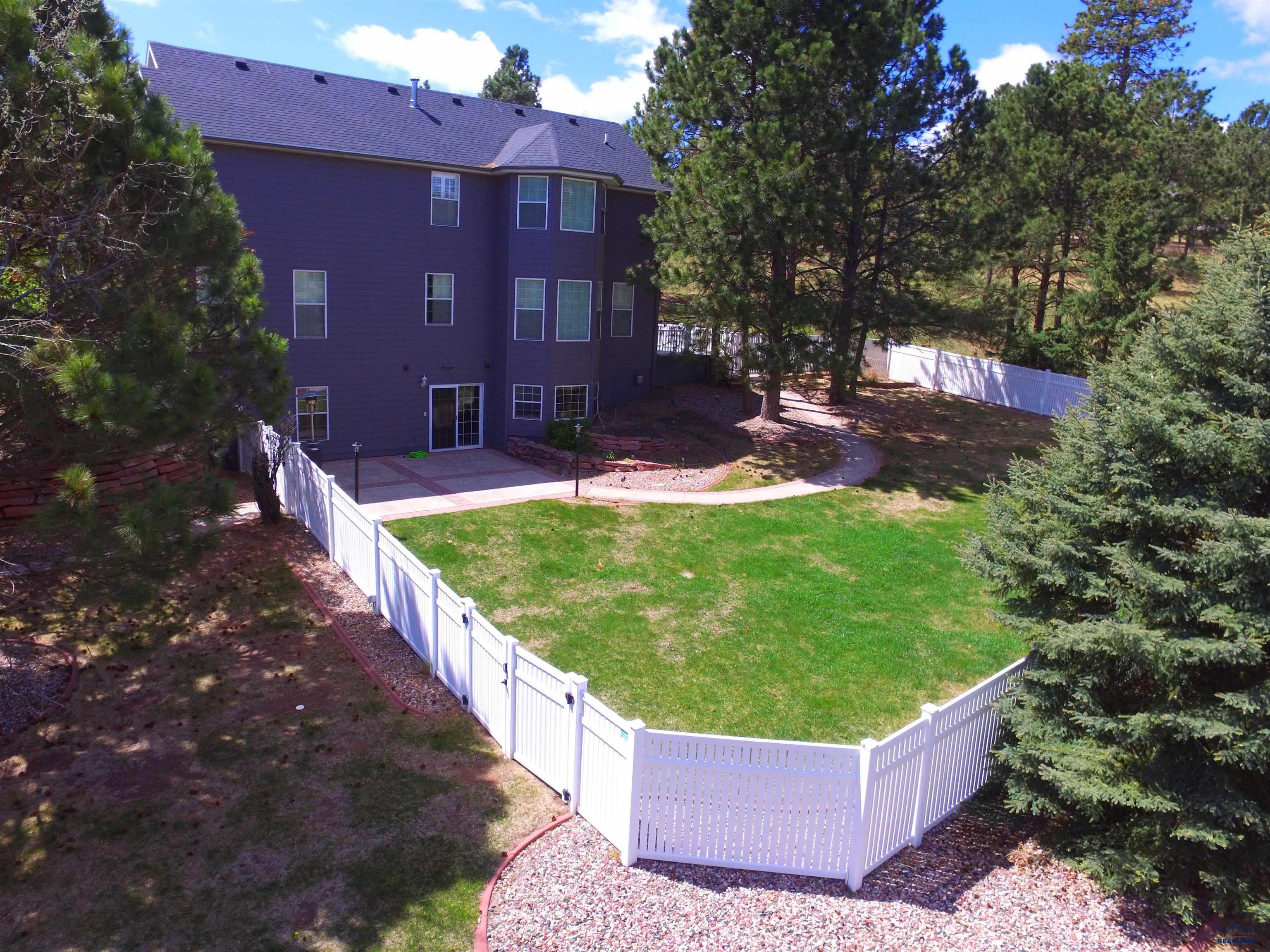 8125 DAISY LN