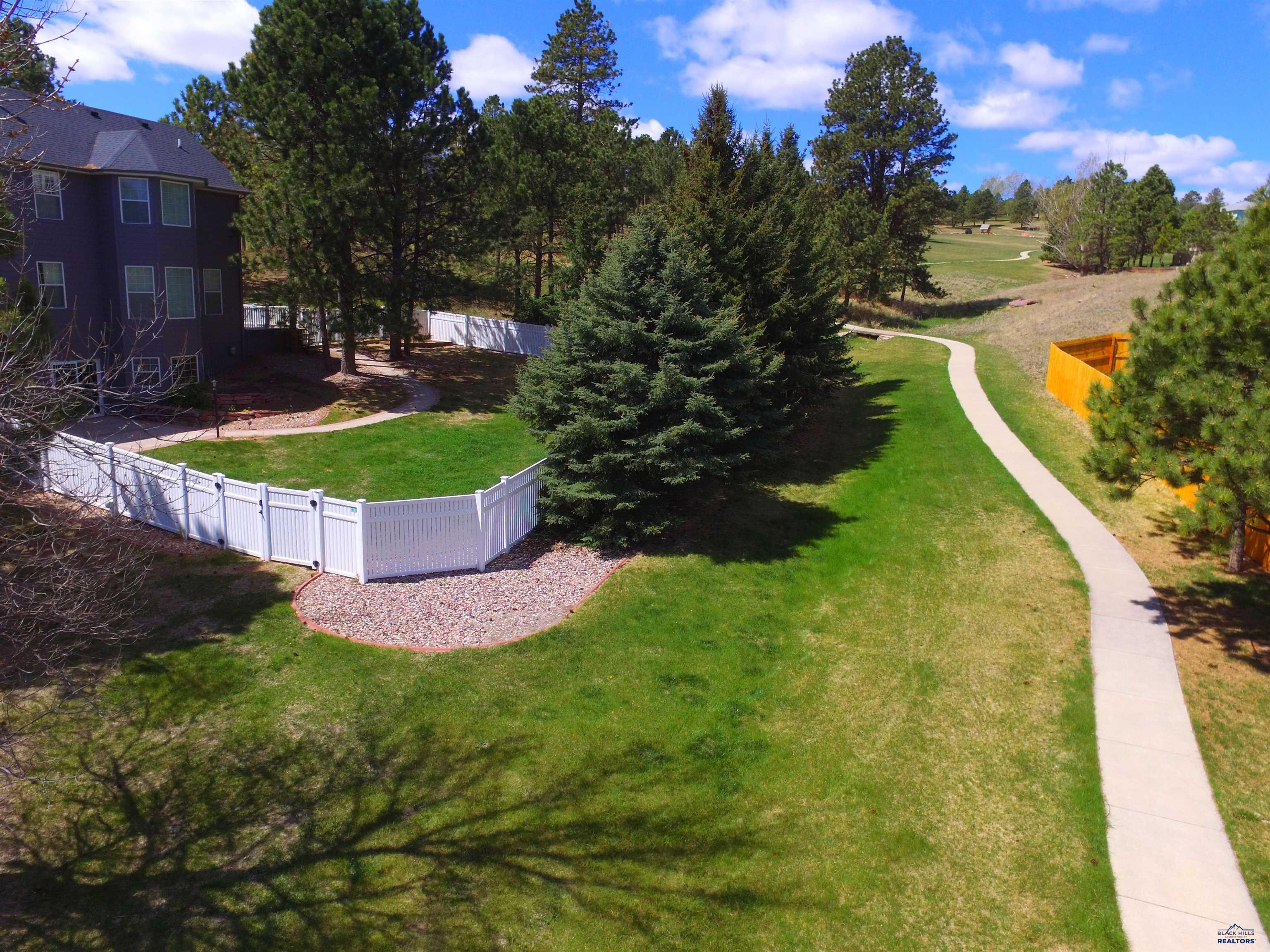 8125 DAISY LN