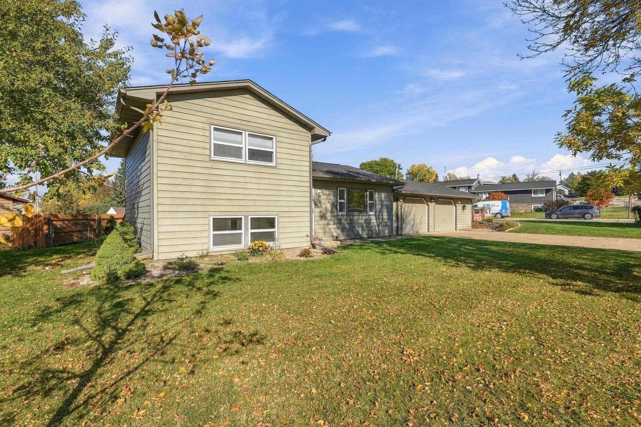 5800 W ELMWOOD DR
