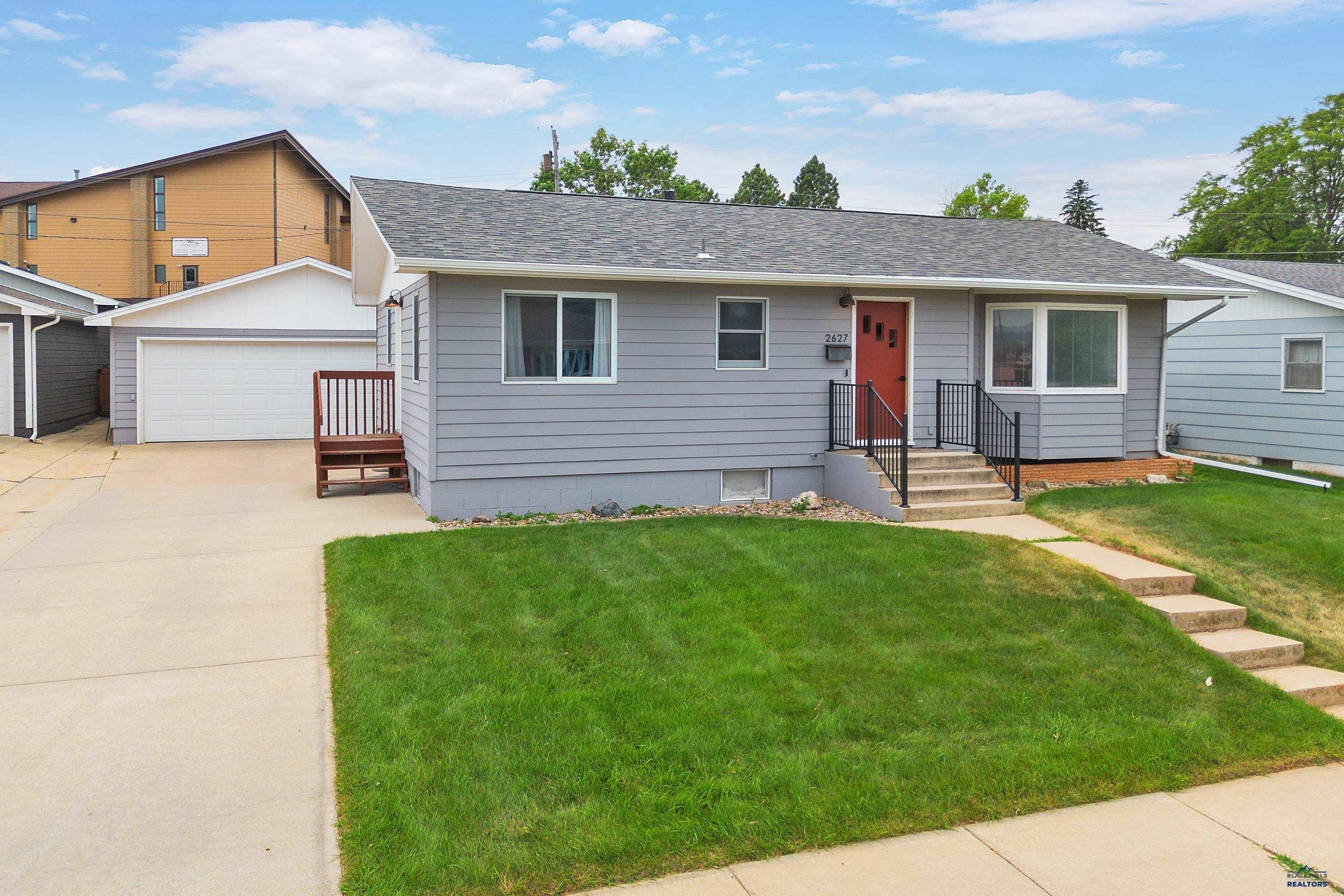 2627 LAWNDALE DR