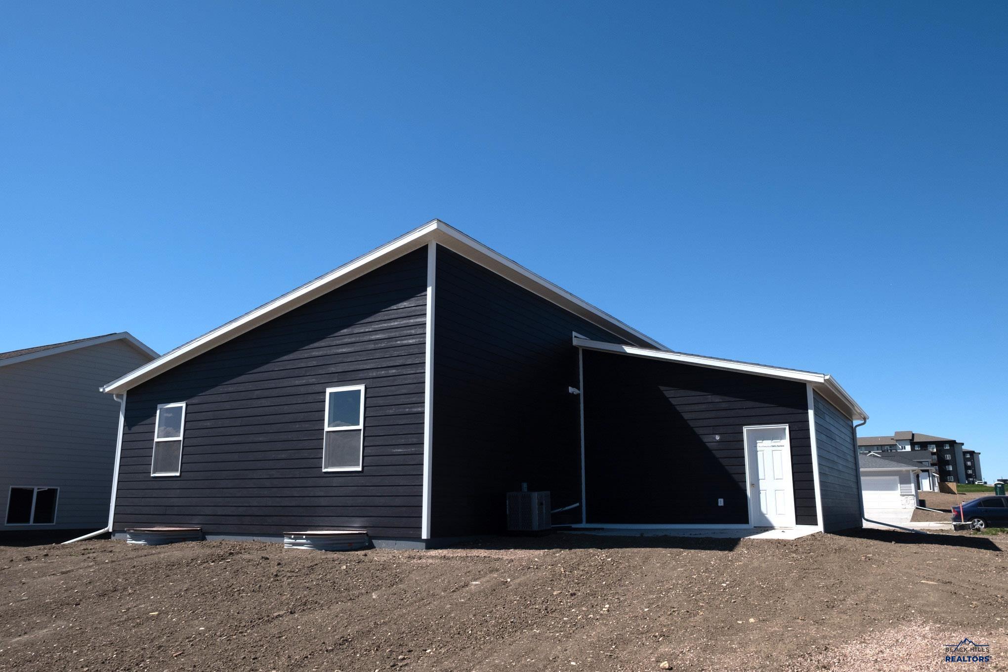 461 YELNER DR