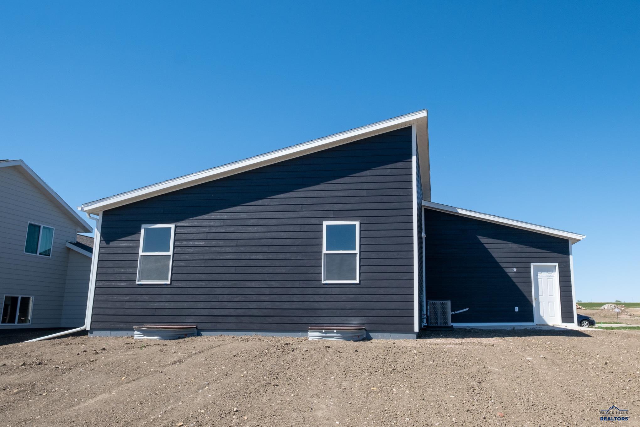 461 YELNER DR