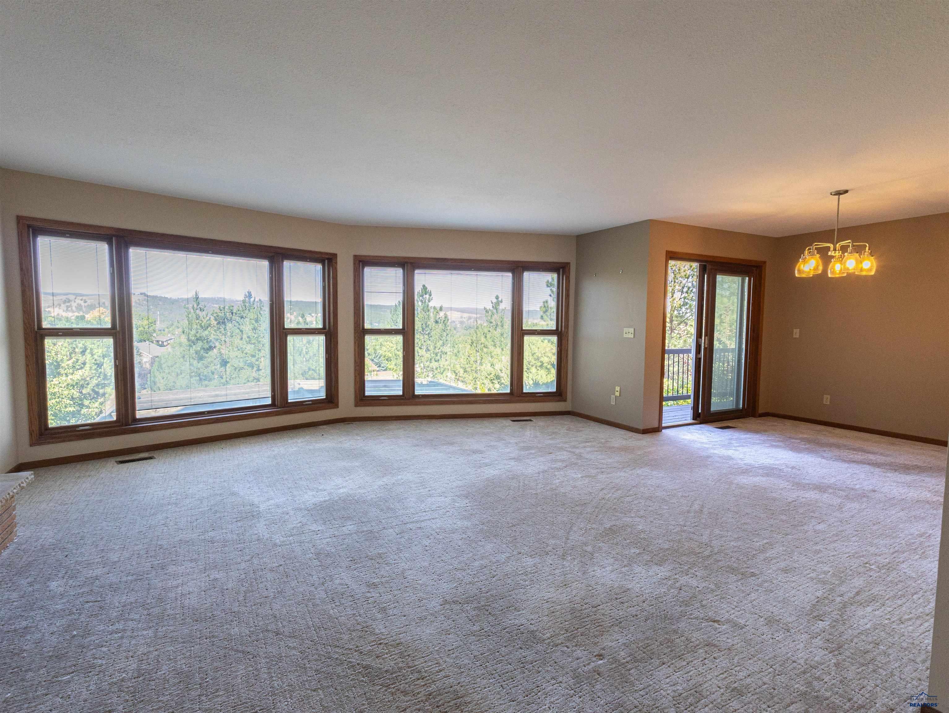 3215 HOGAN CT
