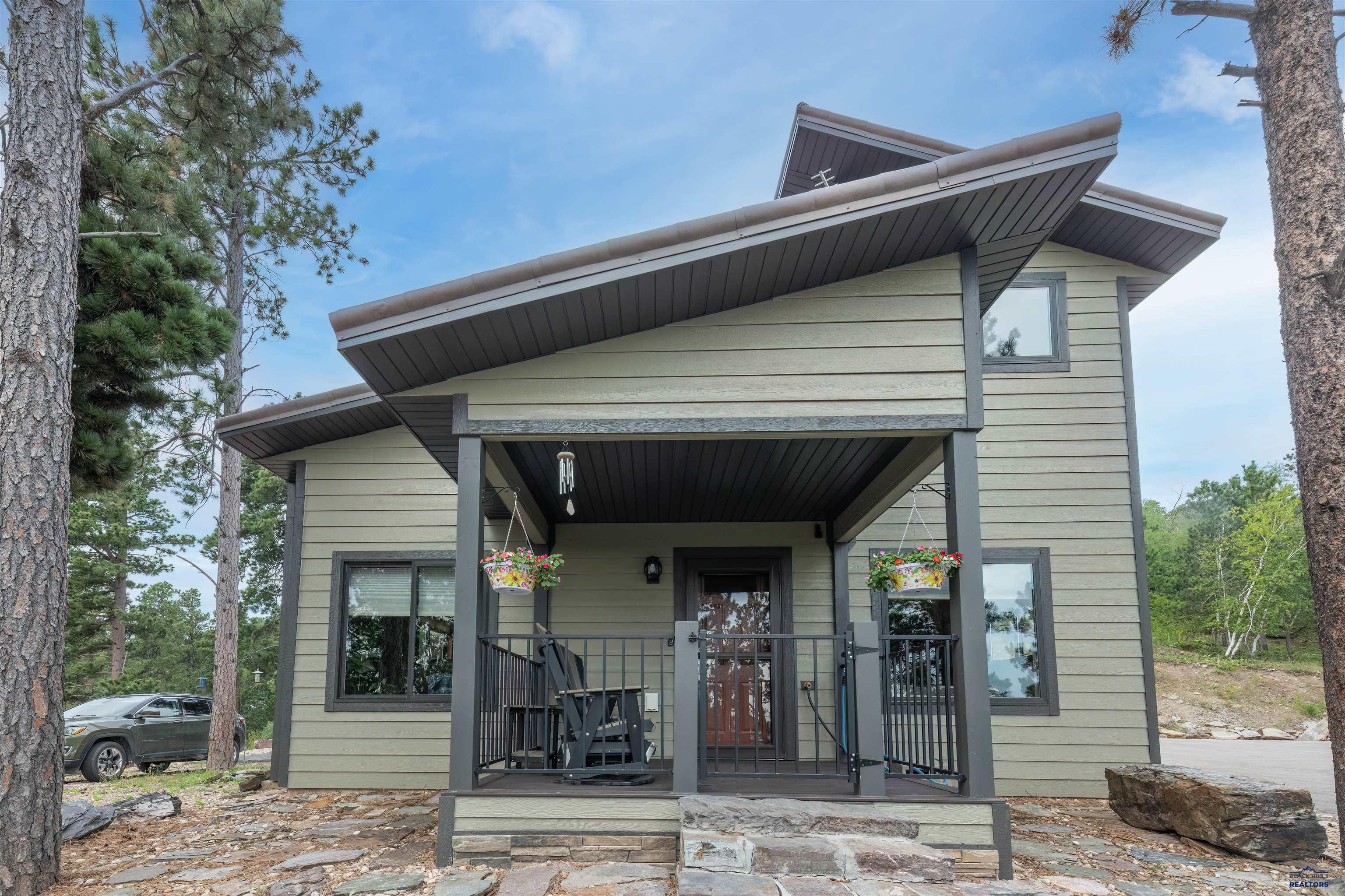 102 HERITAGE AVE
